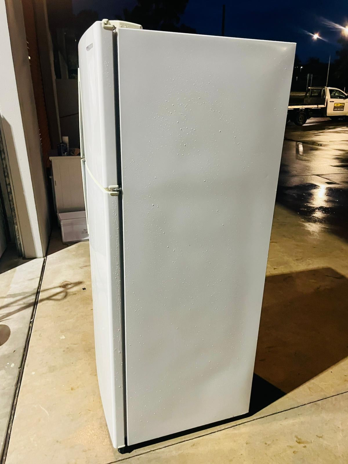 **WESTINGHOUSE 442 LITRES FRIDGE FREEZER**