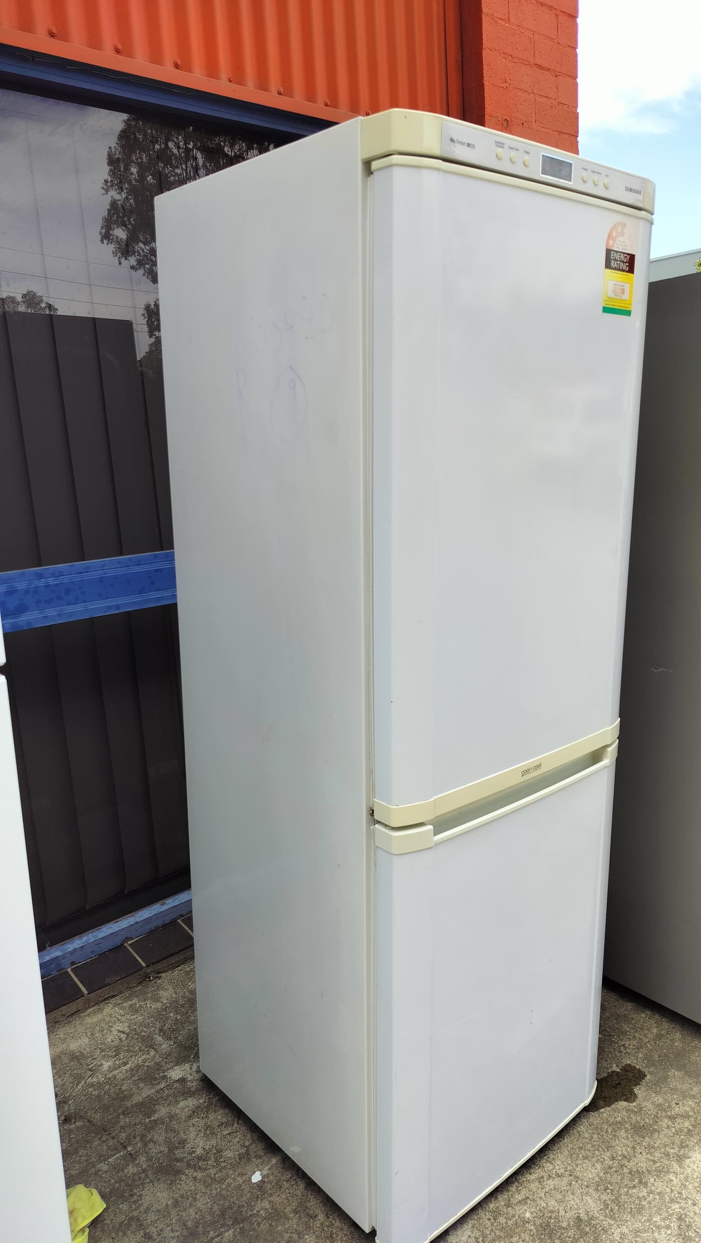 **SAMSUNG 316 LITRES FRIDGE FREEZER**