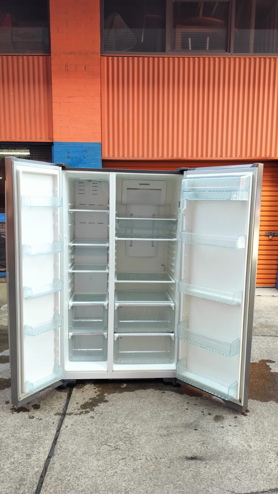 **WESTINGHOUSE SIDE BY SIDE 700 LITRES FRIDGE FREEZER & WATER DISPENSER **