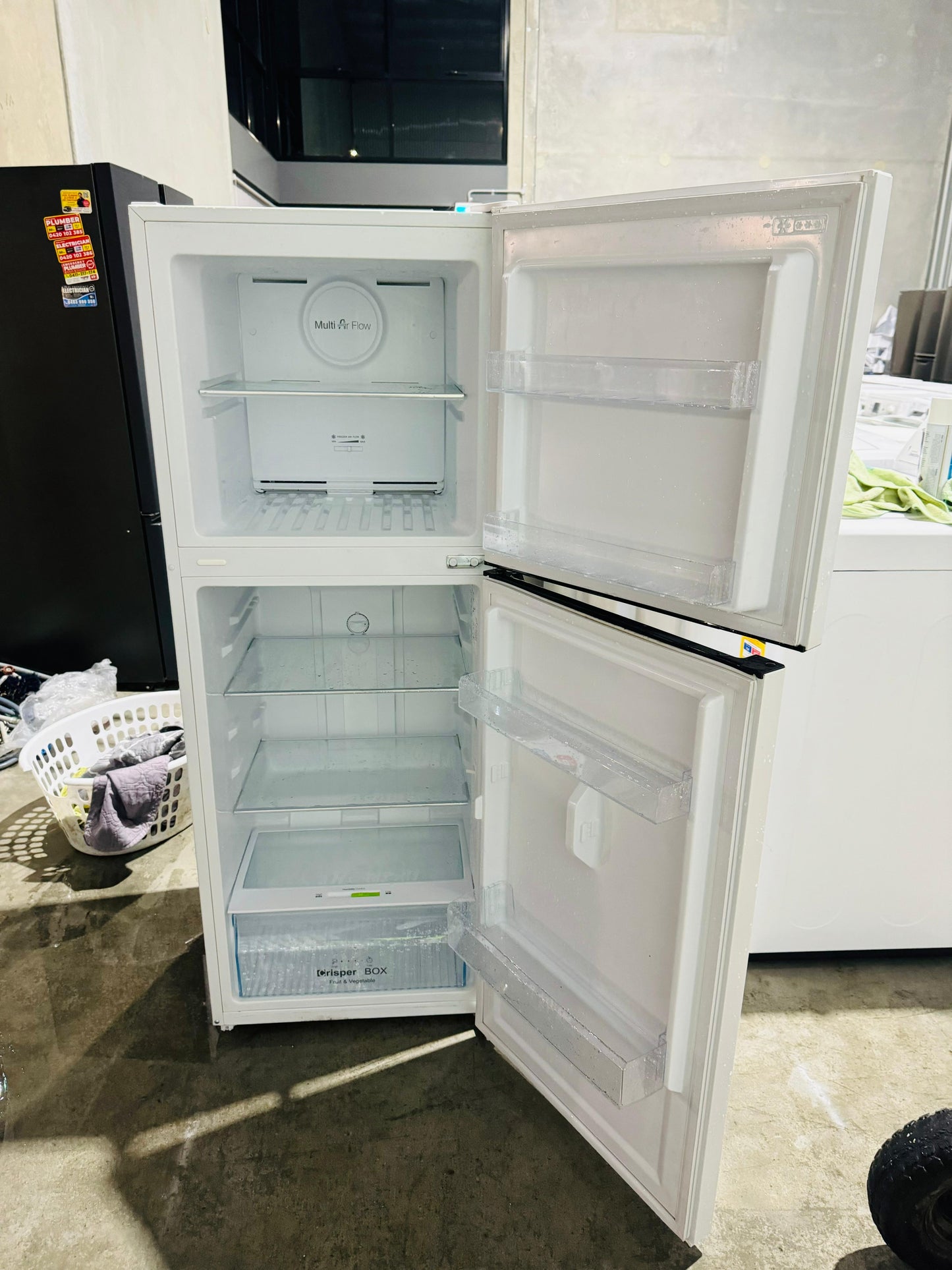 **CHIQ 216 LITRES FRIDGE FREEZER**