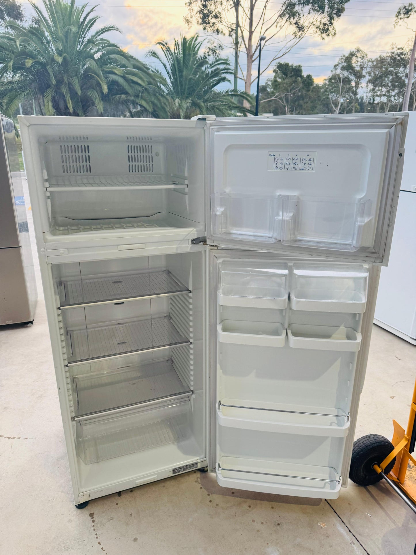 **FISHER & PAYKEL 380 LITRES FRIDGE FREEZER**