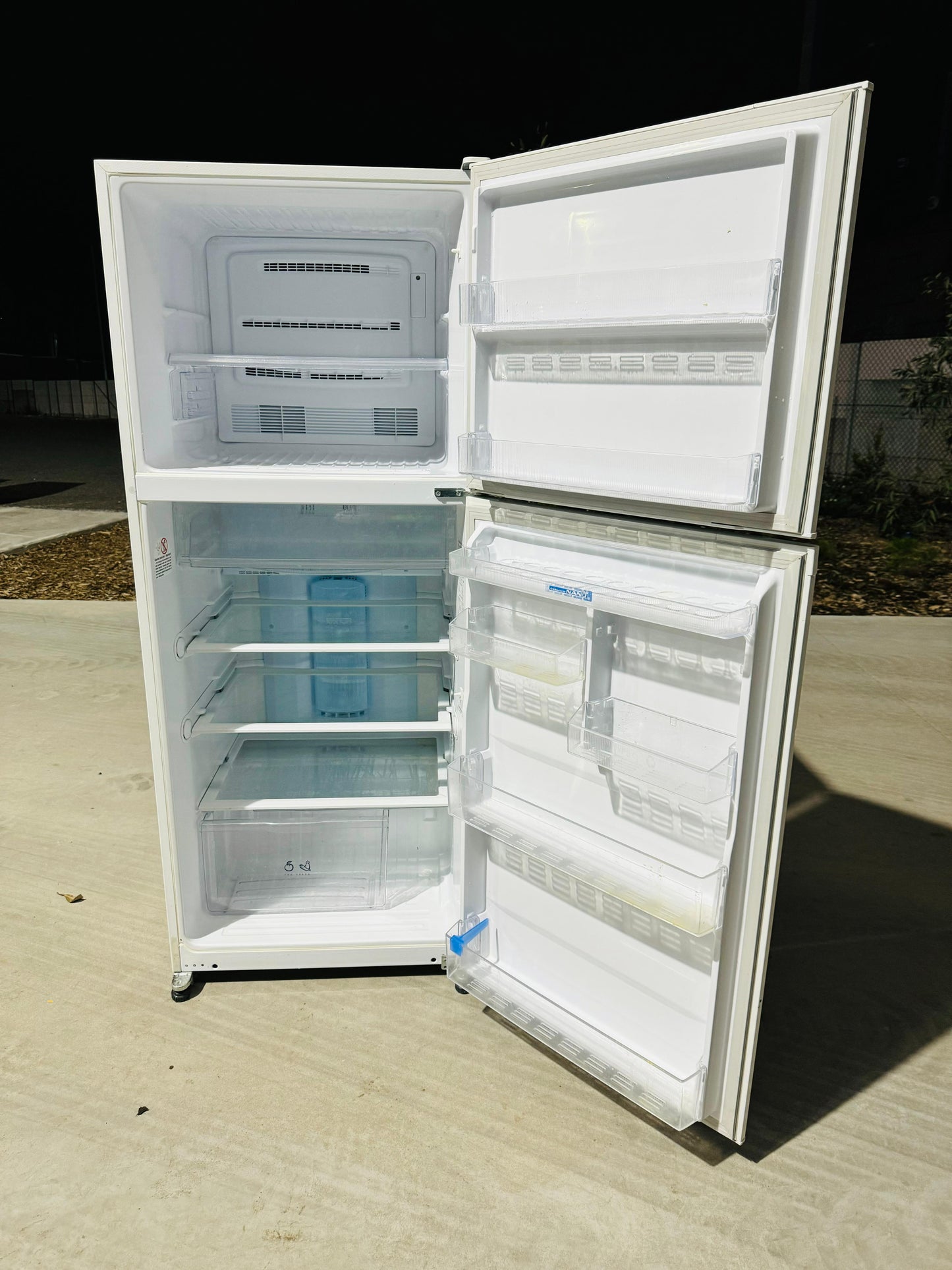 **MITSUBISHI 420 LITRES FRIDGE FREEZER**