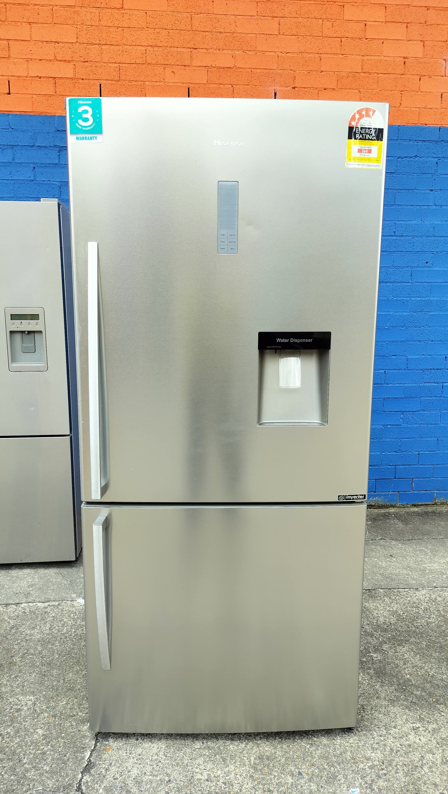 **HISENSE 514 LITRES FRIDGE FREEZER & WATER DISPENSER **