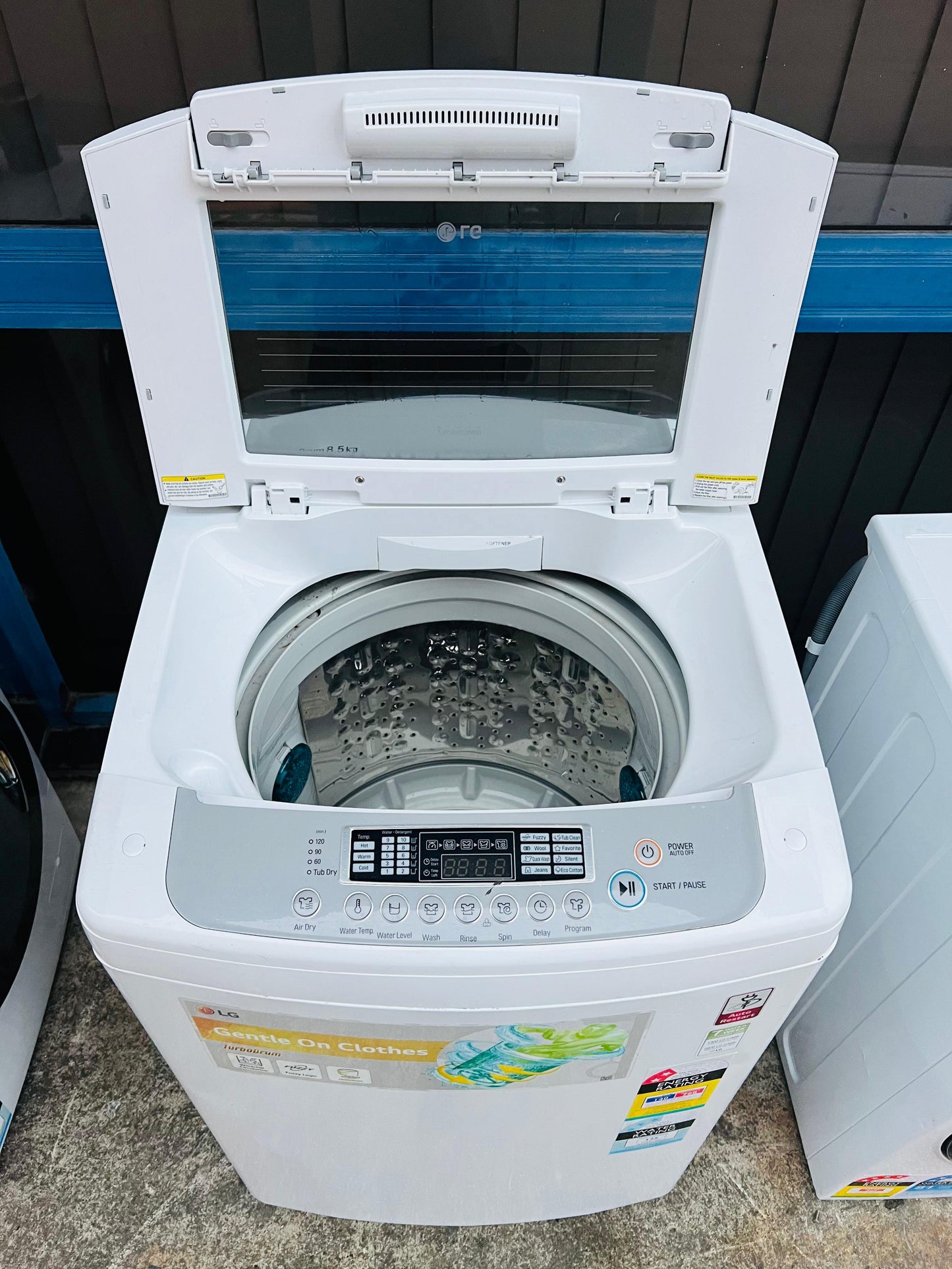 **LG 8.5 KGS TOP LOADER WASHING MACHINE**