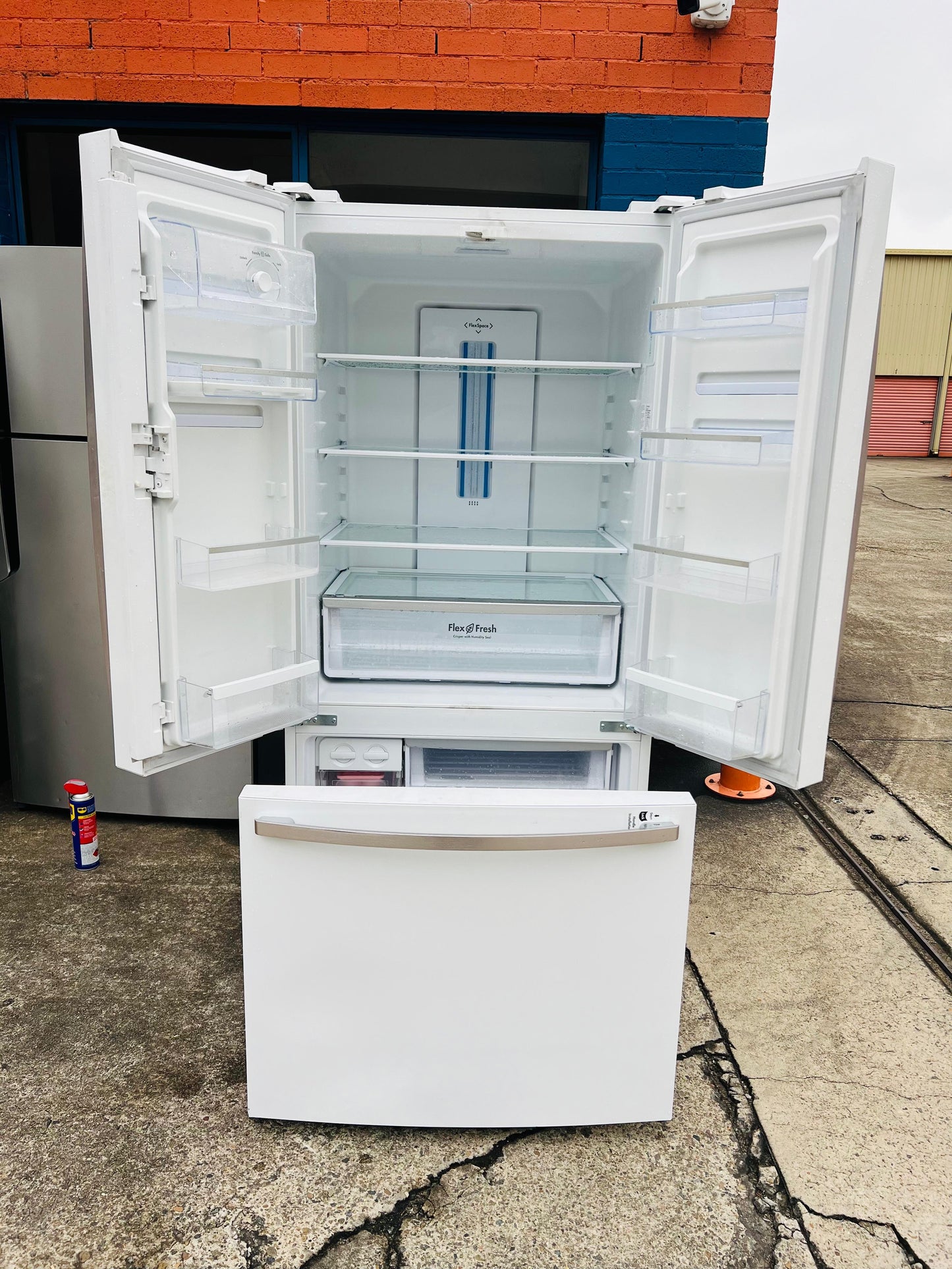 **WESTINGHOUSE FRENCH DOOR 524 FRIDGE FREEZER**