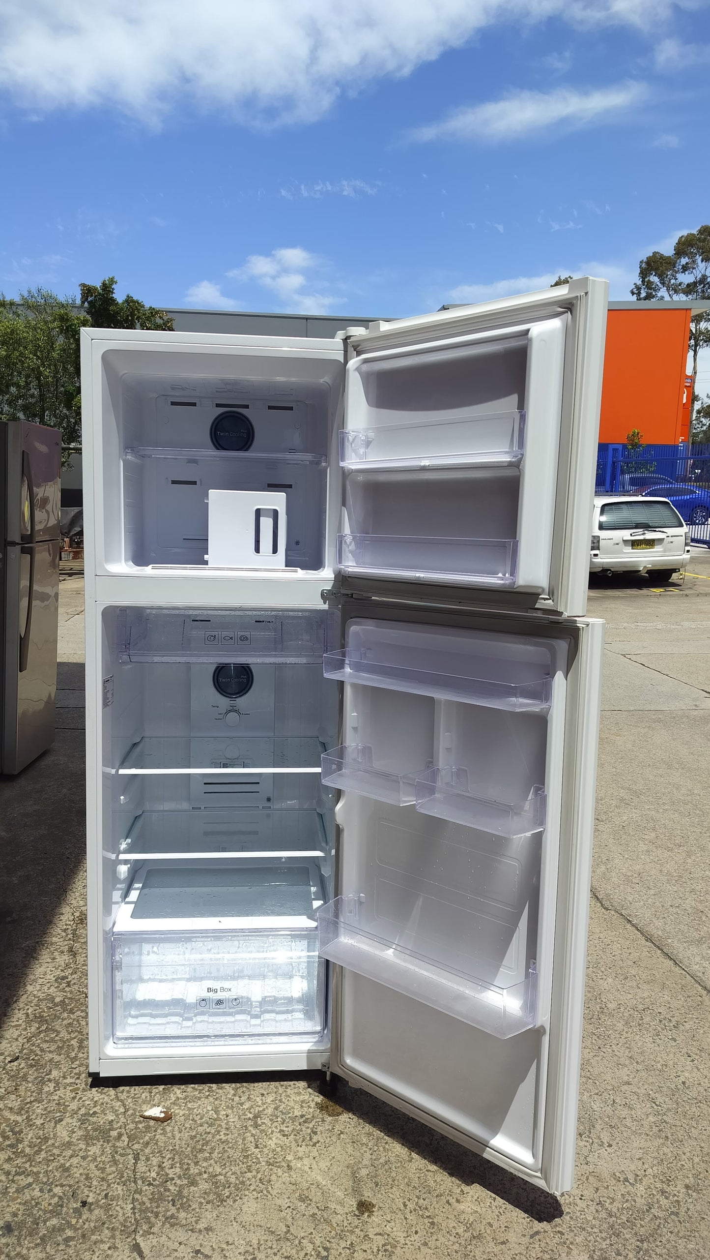 **SAMSUNG 343 LITRES FRIDGE FREEZER**