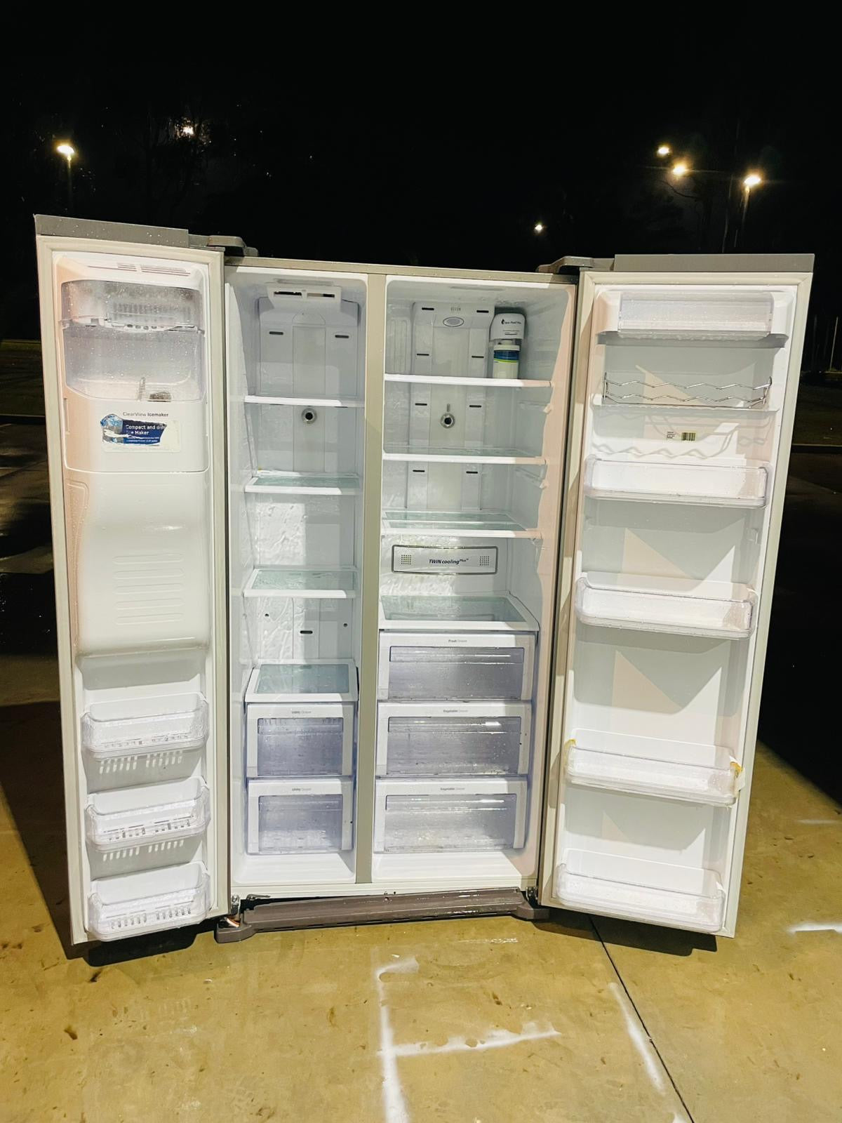 **SAMSUNG 691 LITRES SIDE BY SIDE DOOR FRIDGE FREEZER**