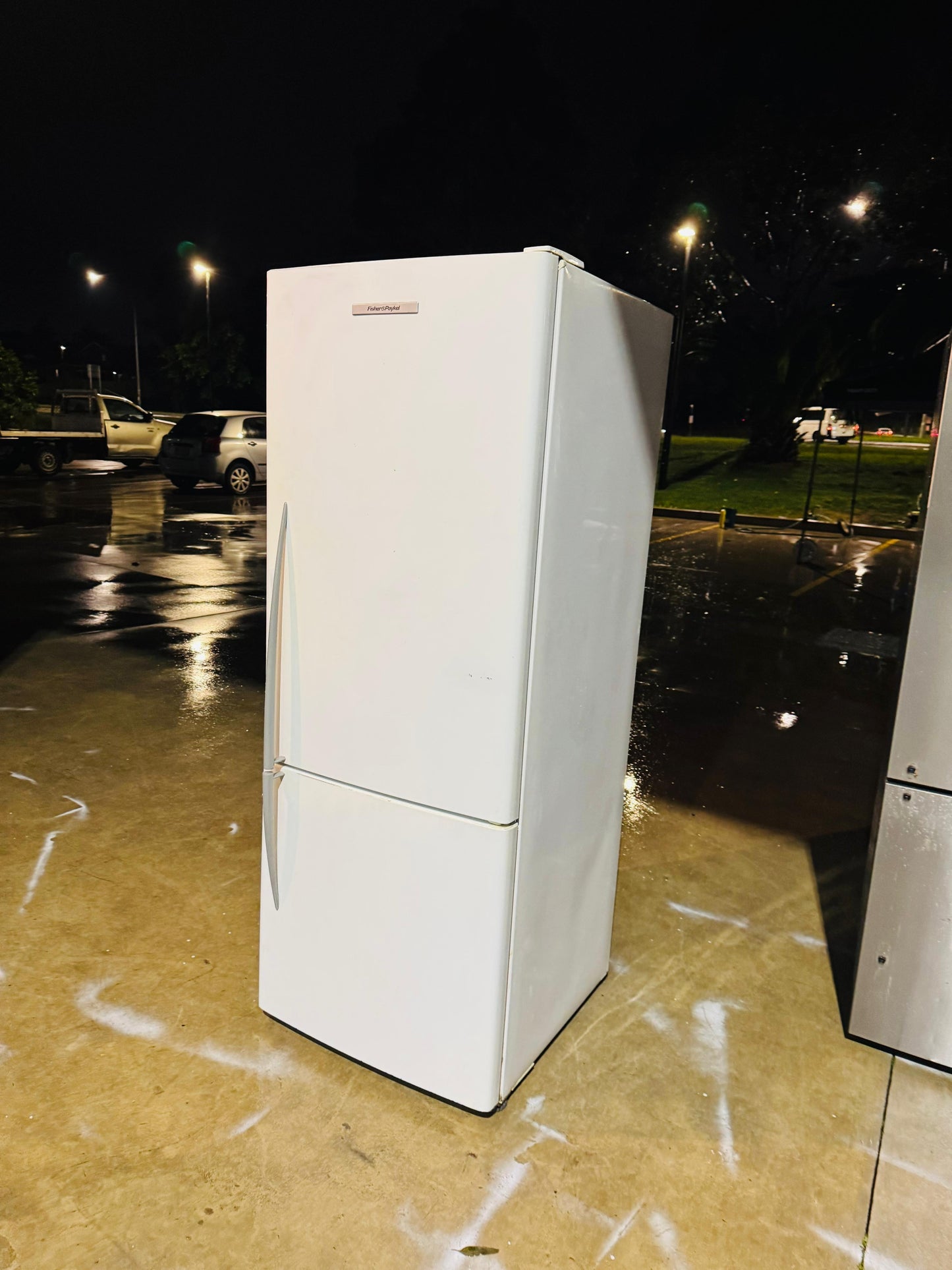 **FISHER & PAYKEL 403 LITRES FRIDGE FREEZER**