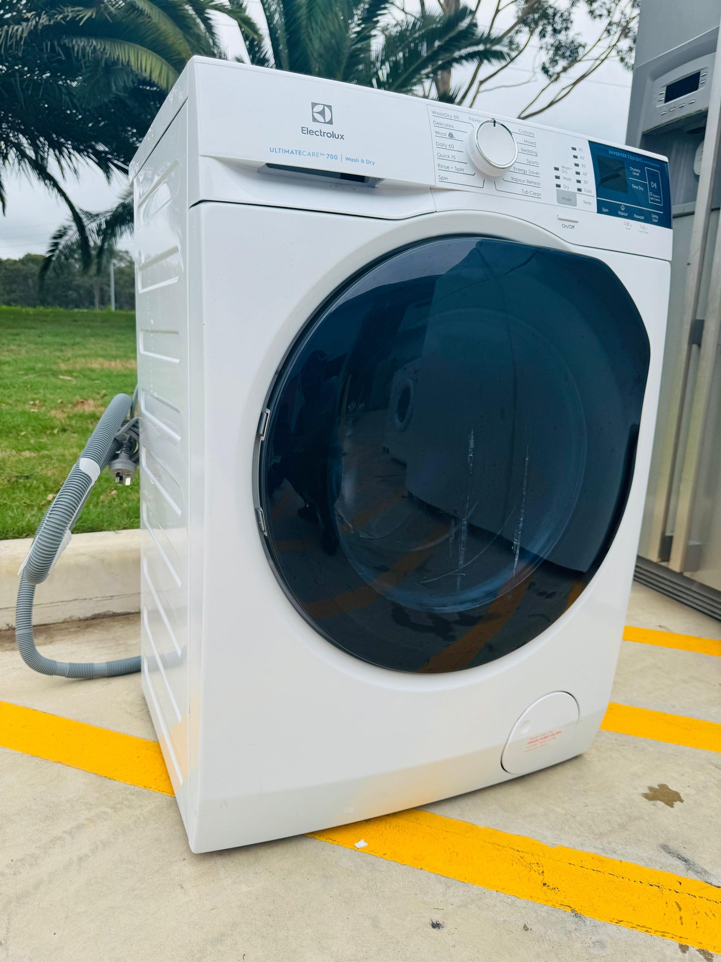 **ELECTROLUX 7.5 KGS FRONT LOADER WASHING MACHINE & 4.5 KGS DRYER COMBO**