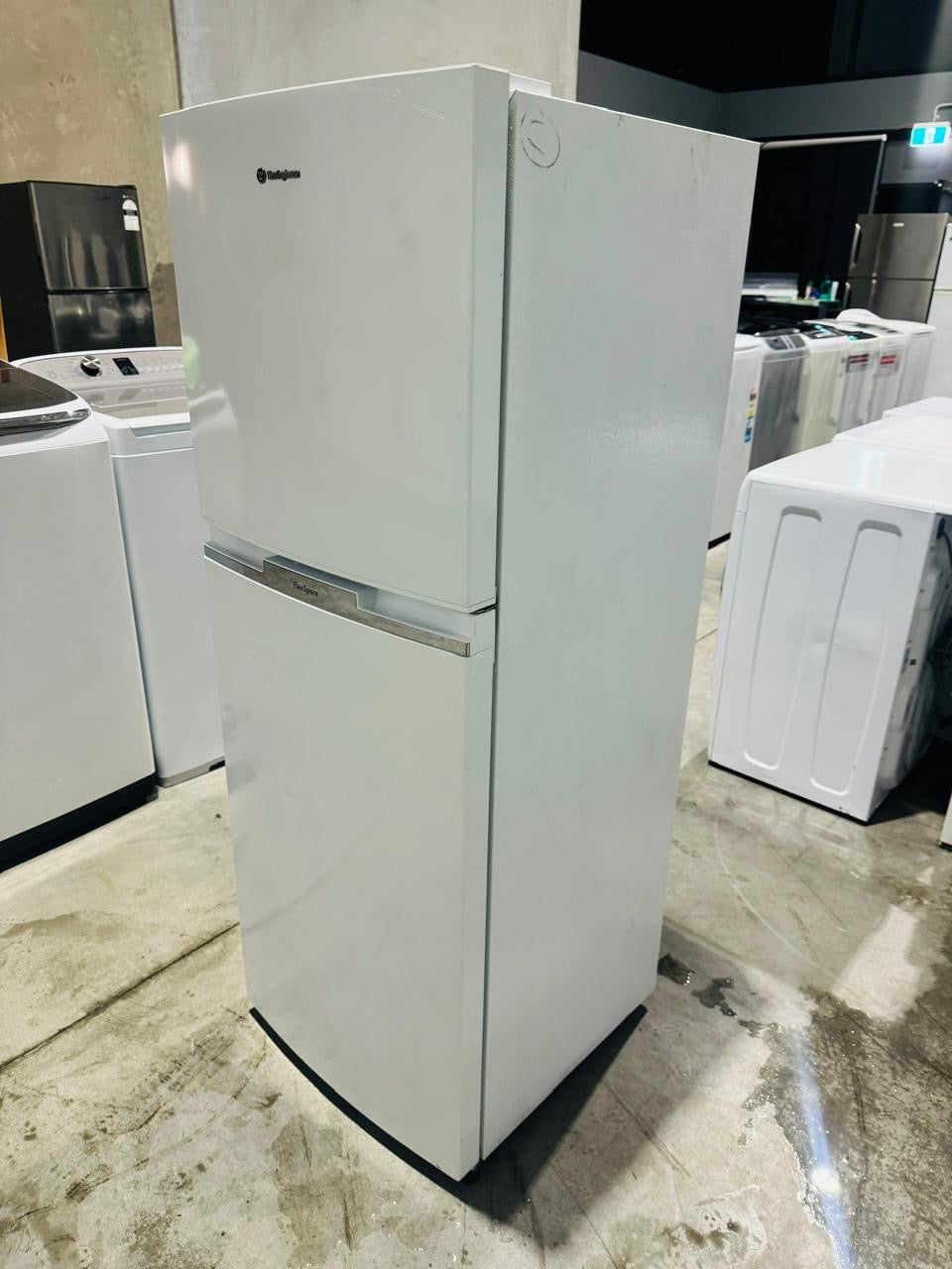 **WESTINGHOUSE 245 LITRES FRIDGE FREEZER**