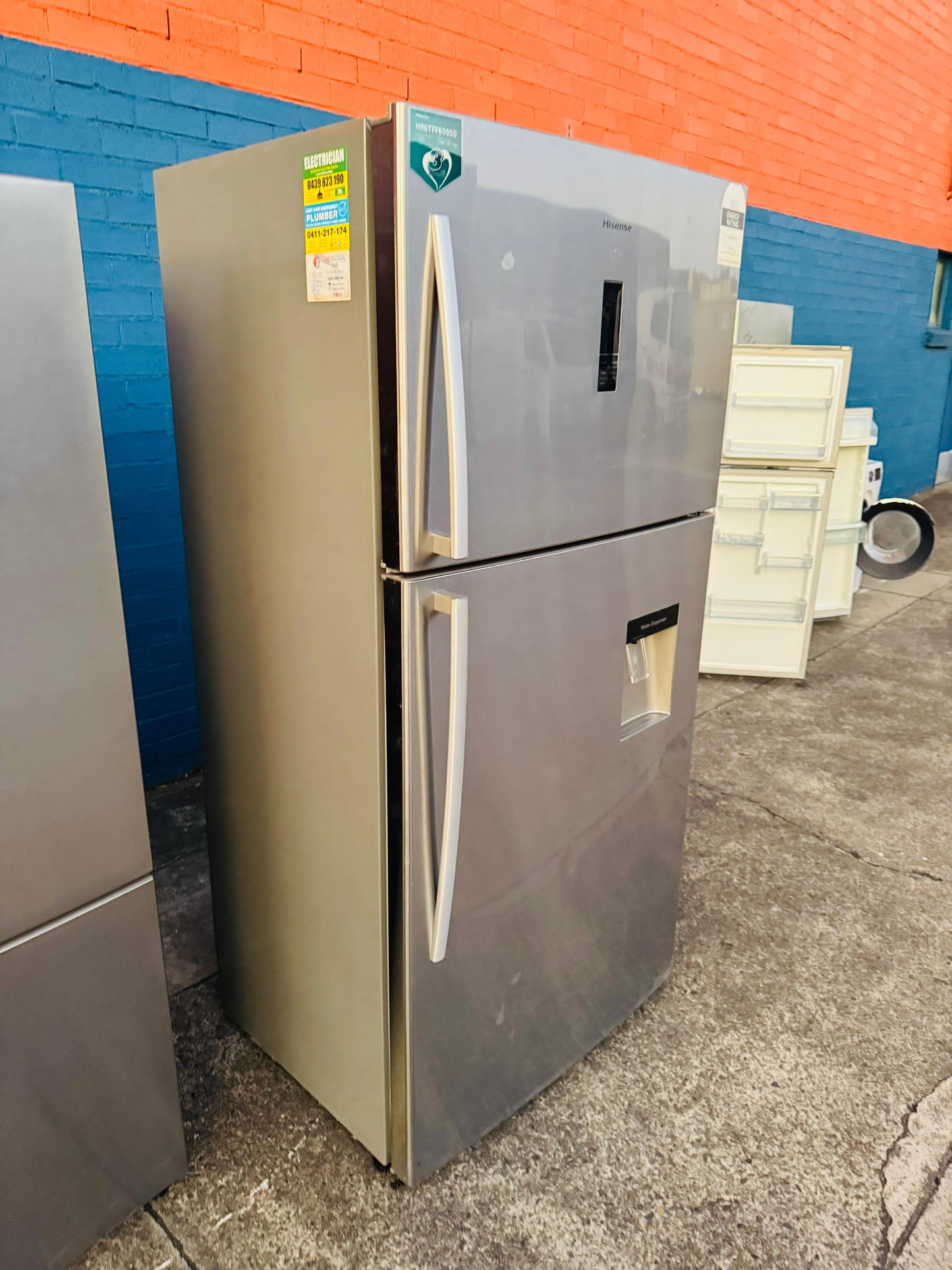 **HISENSE 593 LITERS FRIDGE & FREEZER & WATER DISPENSER **