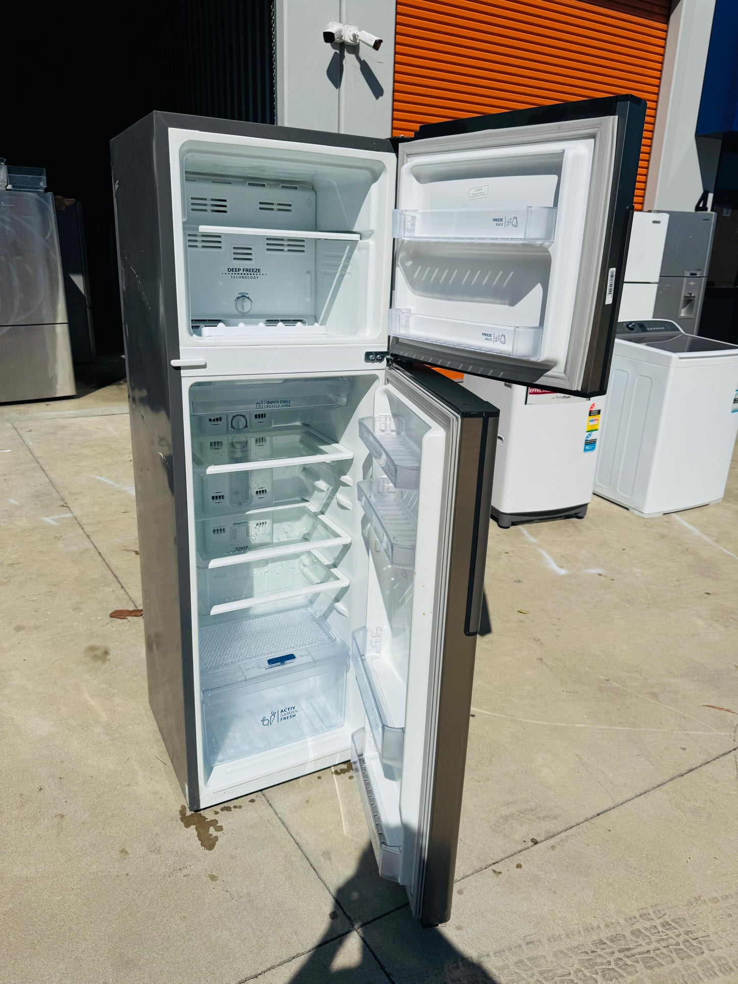 **HISENSE QUAD FRENCH DOOR 512 LITRES FRIDGE FREEZER**