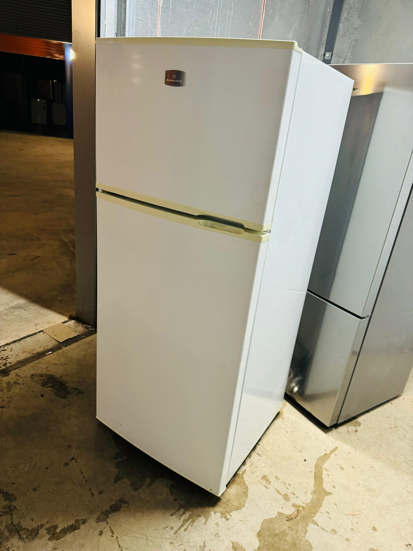 **KELVINATOR 420 LITRES FRIDGE FREEZER**