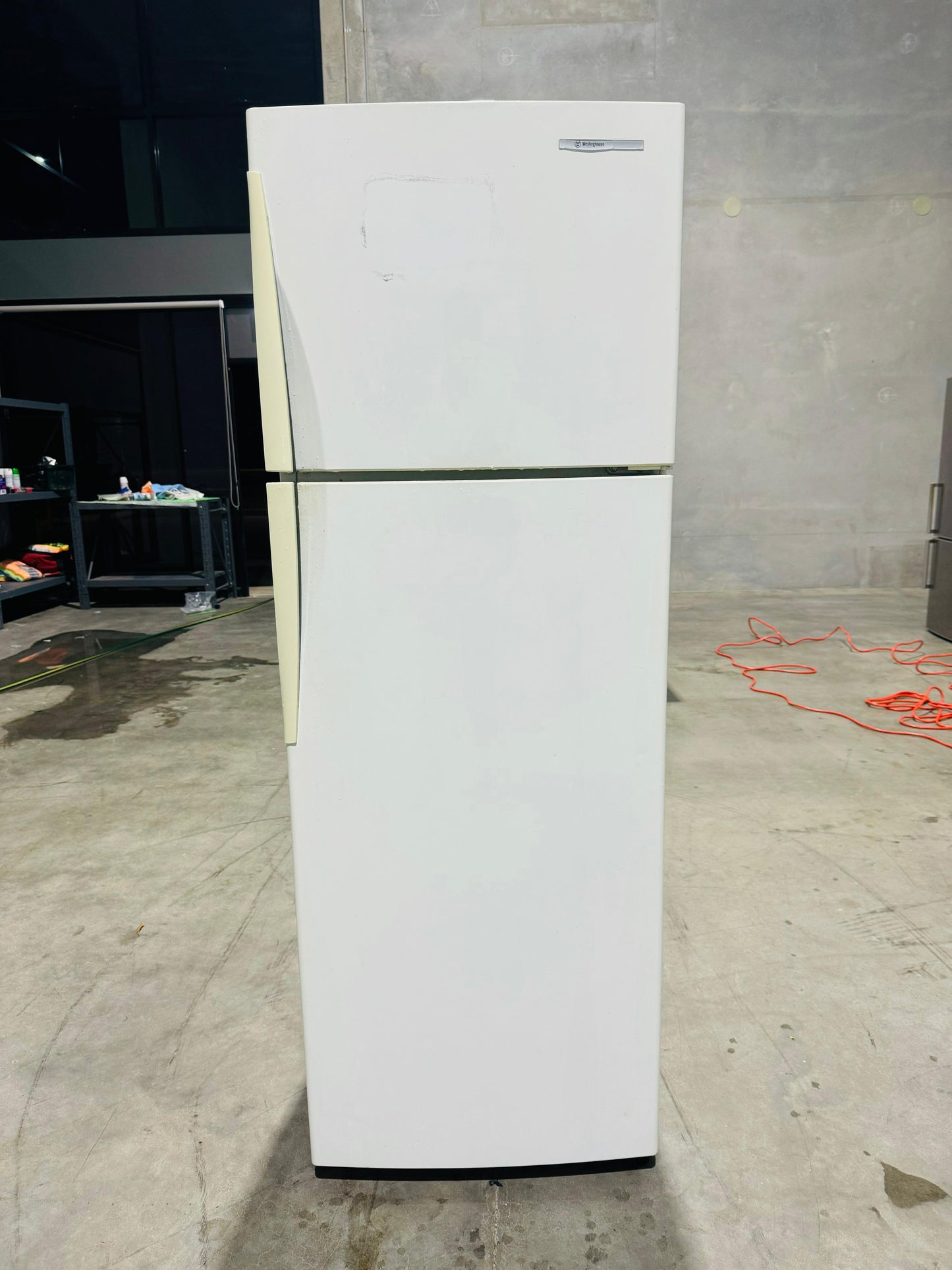 **WESTINGHOUSE 328 LITRES FRIDGE FREEZER**