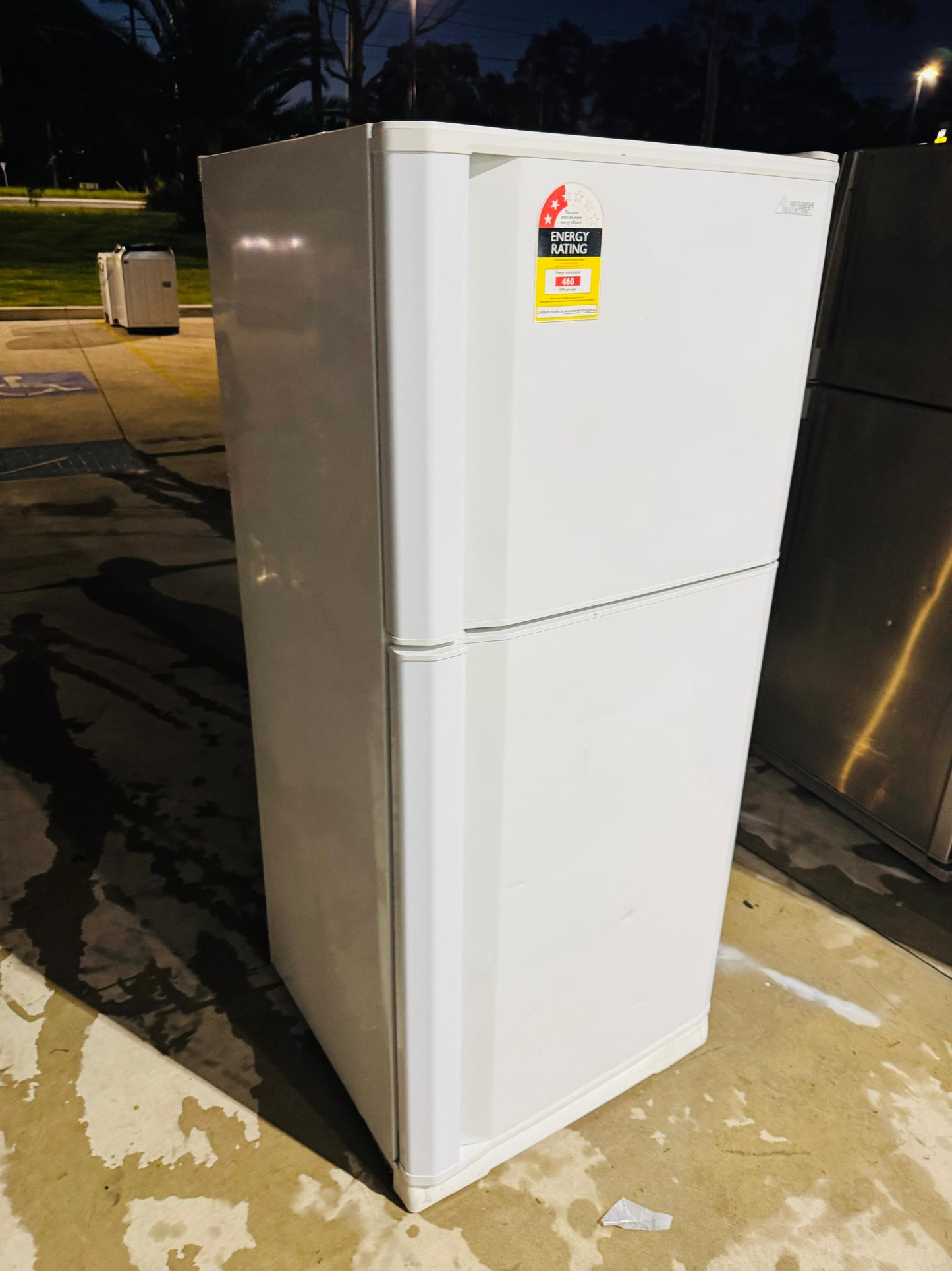 **MITSUBISHI 385 LITRES FRIDGE FREEZER**