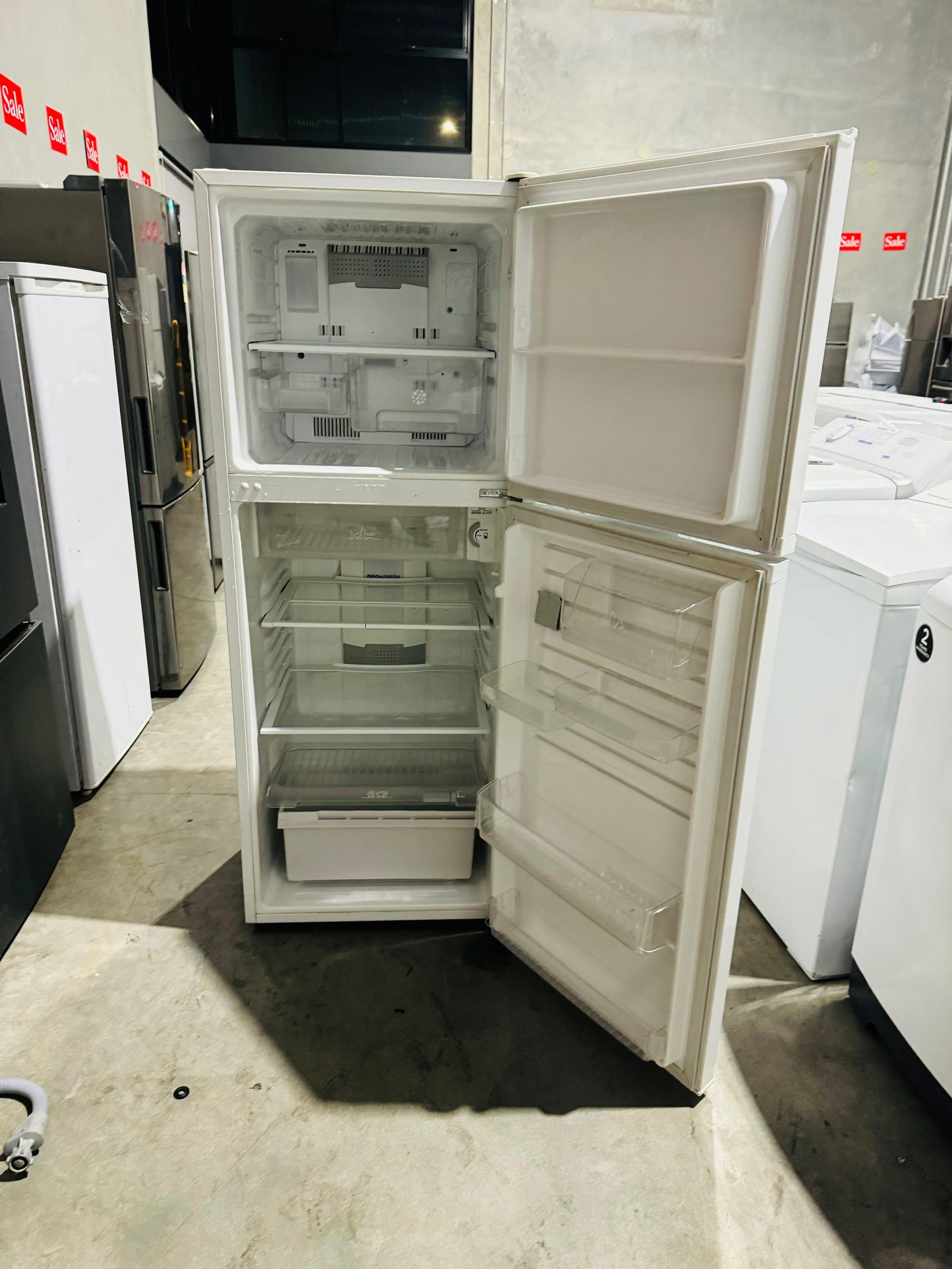 **WESTINGHOUSE 310 LITRES FRIDGE FREEZER**