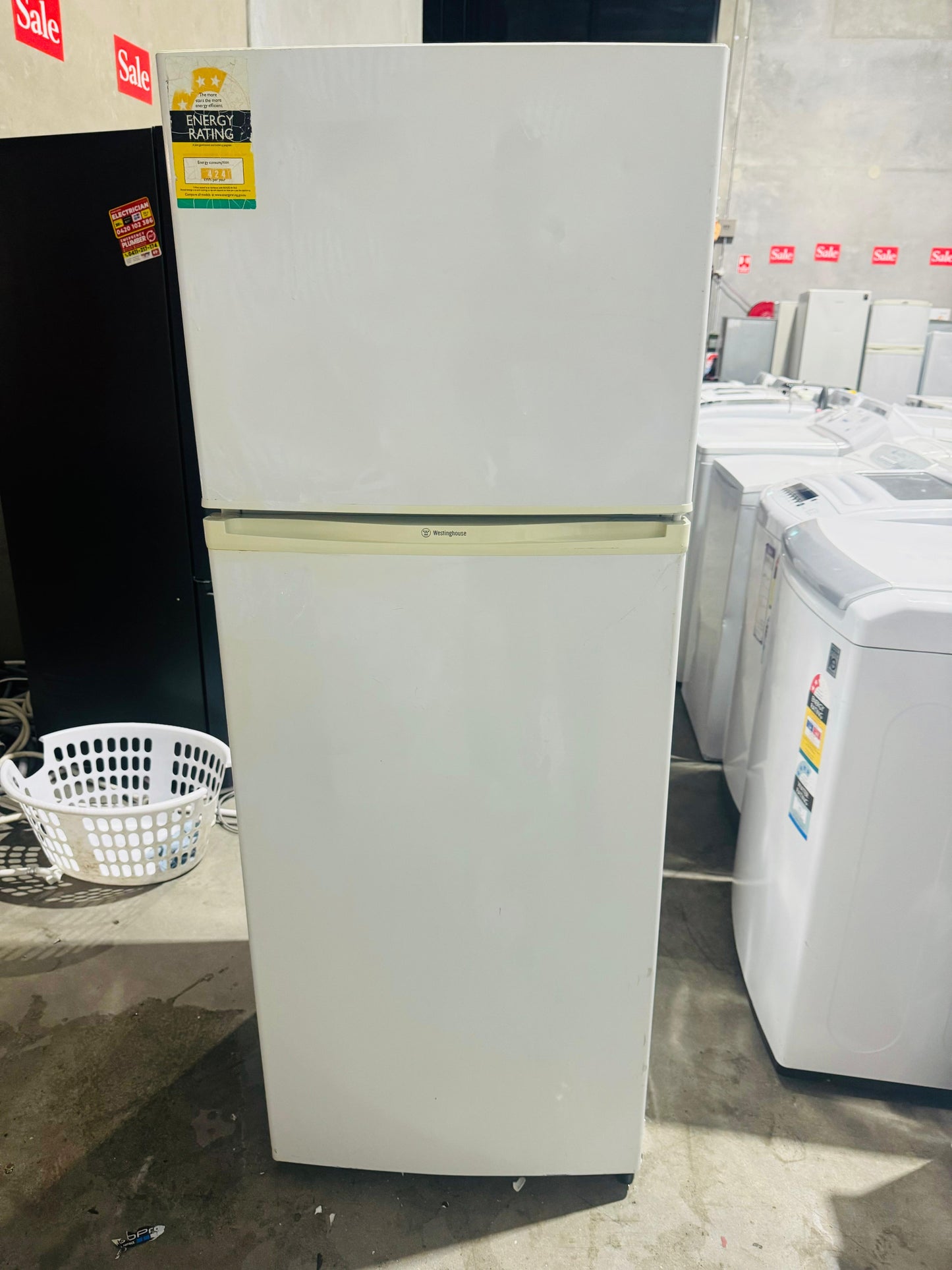 **WESTINGHOUSE 300 LITRES FRIDGE FREEZER**