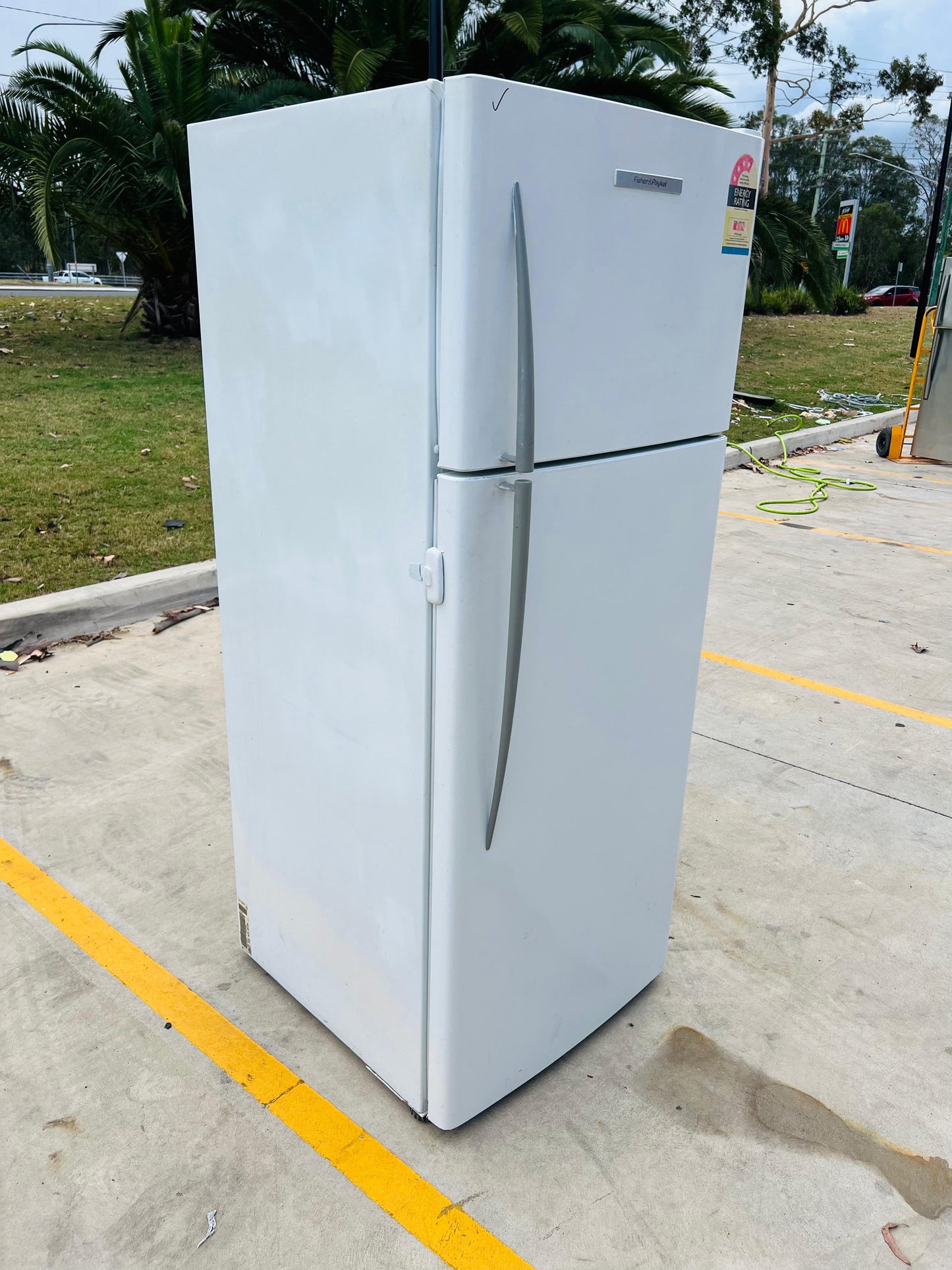 **FISHER & PAYKEL 380 LITRES FRIDGE FREEZER**