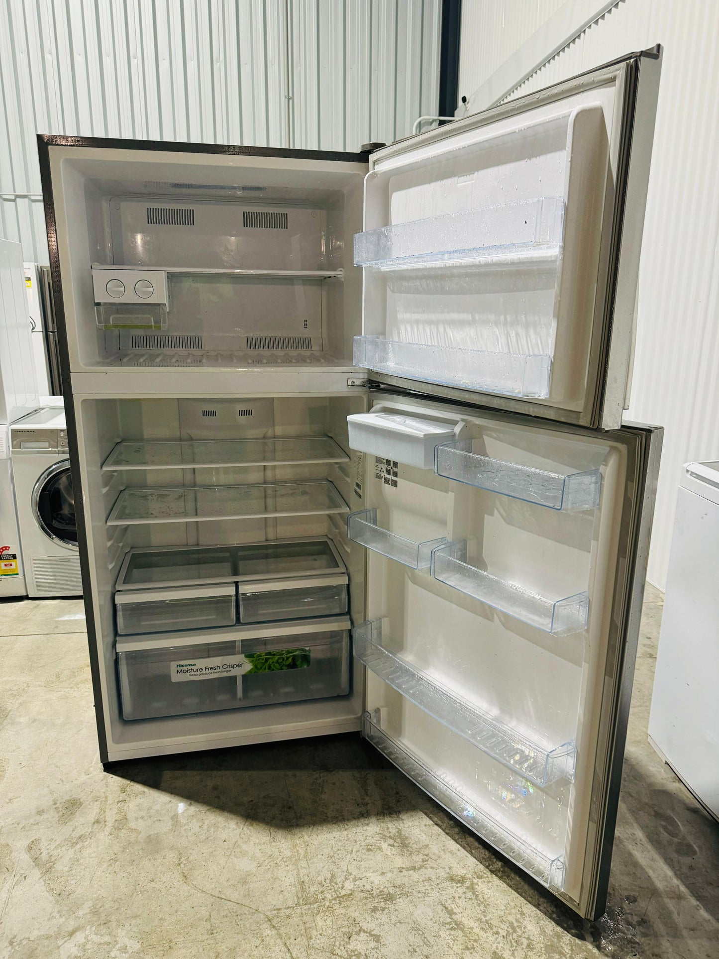 **HISENSE 593 LITRES FRIDGE FREEZER**