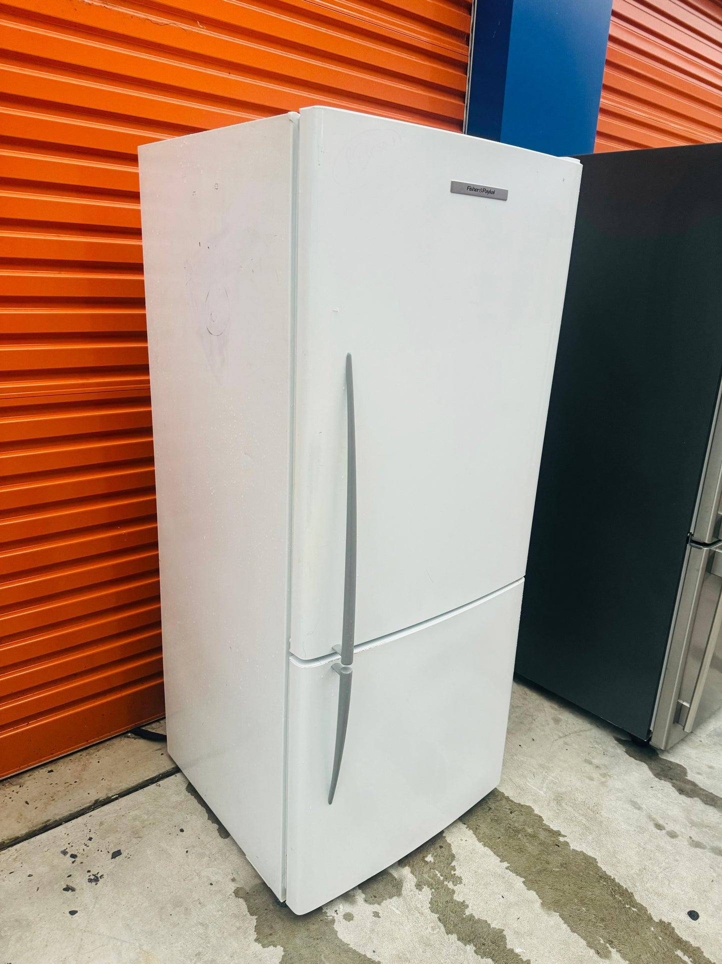 **FISHER & PAYKEL 404 LITRES FRIDGE FREEZER**