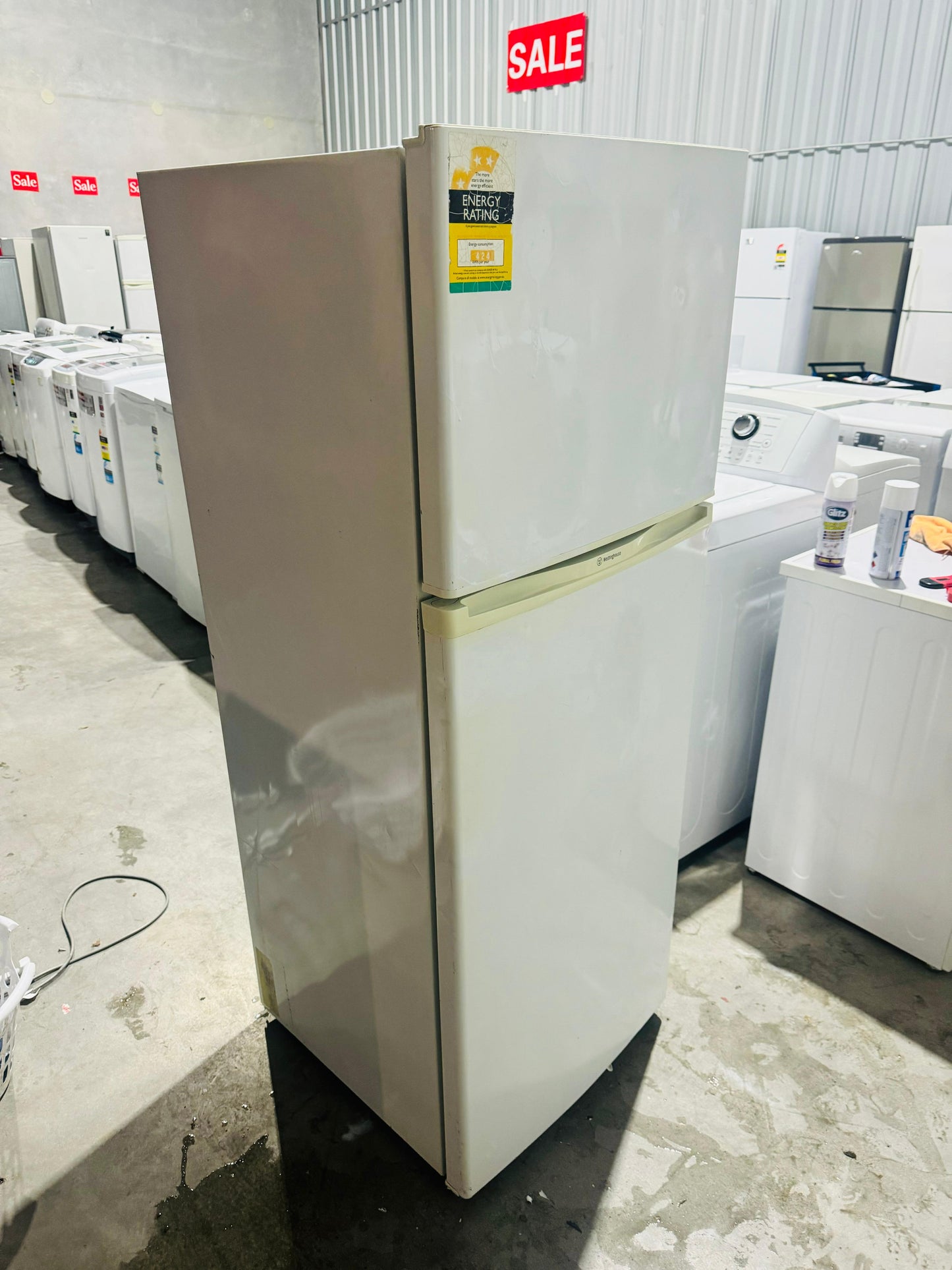 **WESTINGHOUSE 300 LITRES FRIDGE FREEZER**