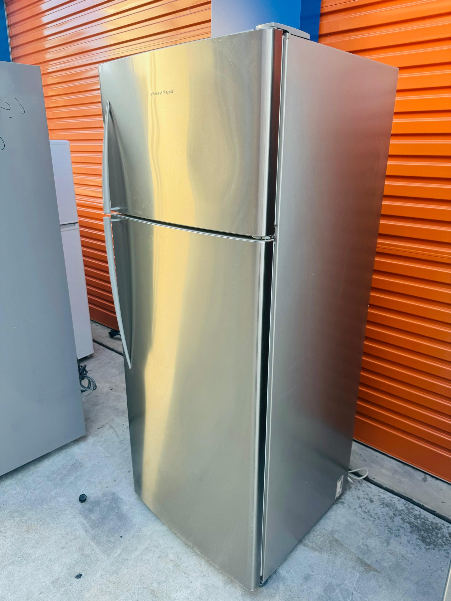 **FISHER & PAYKEL 447 LITRES FRIDGE FREEZER**