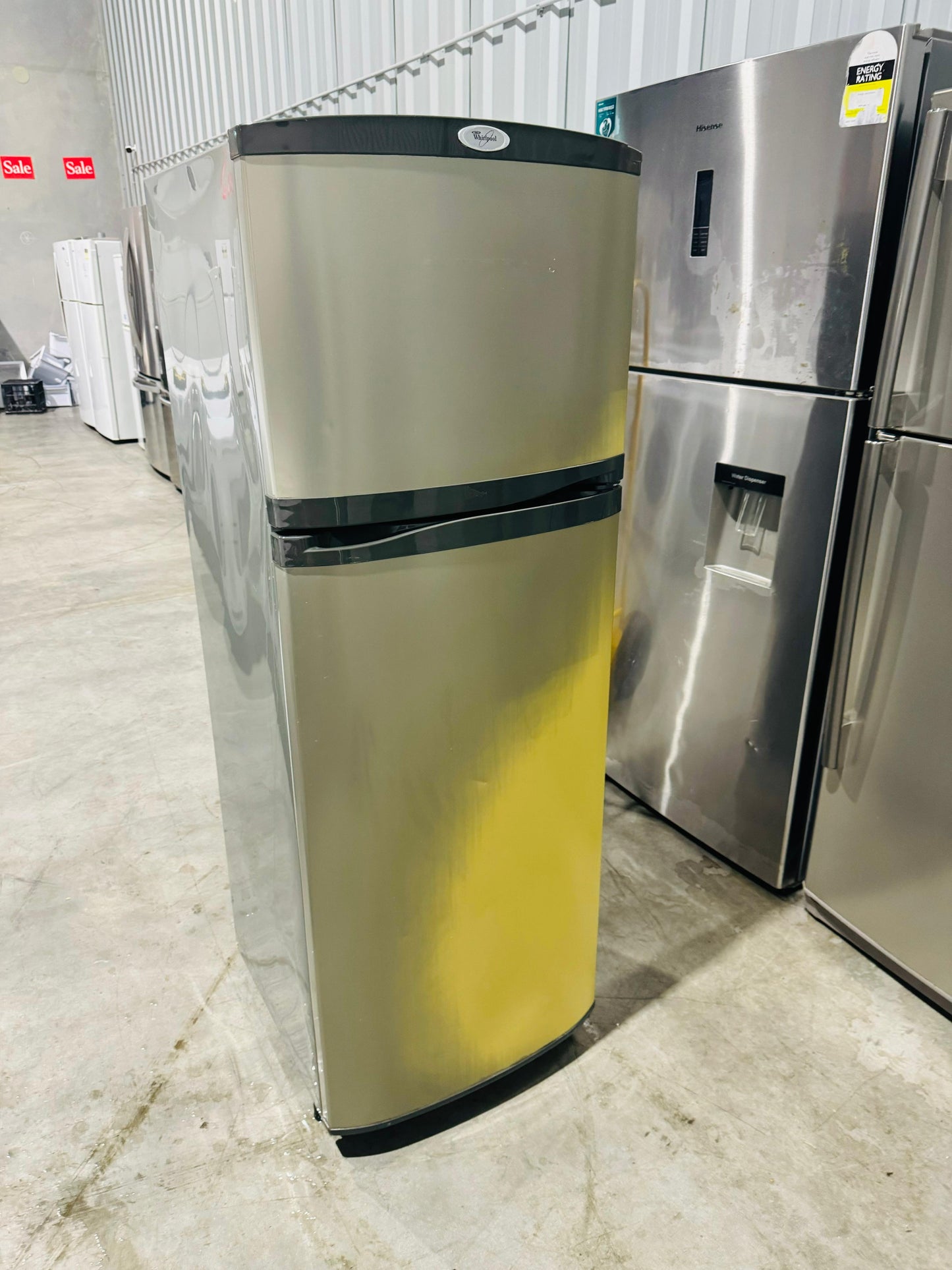 **WHIRLPOOL 241 LITRES FRIDGE FREEZER**