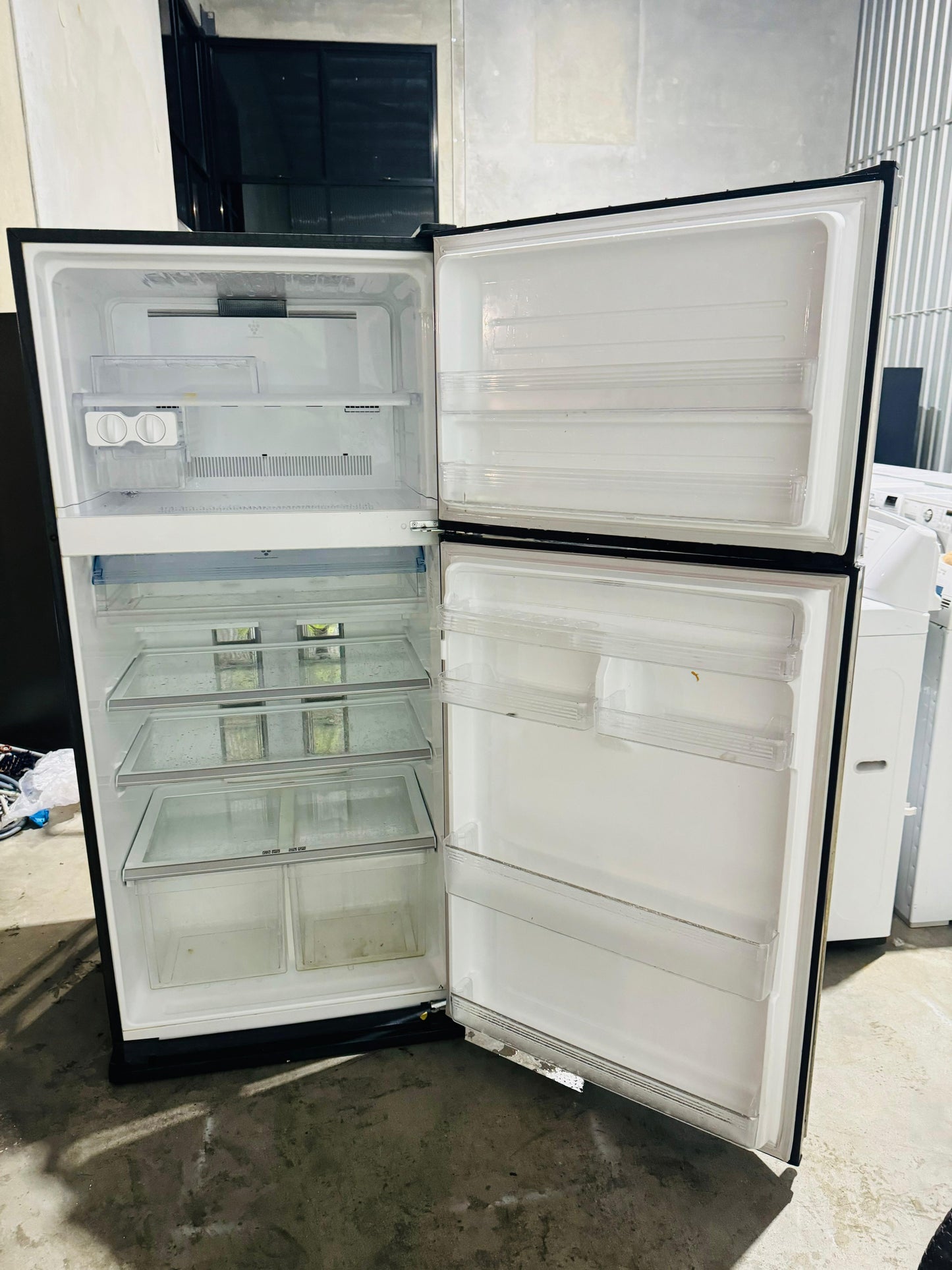 **SHARP 585 LITRES FRIDGE FREEZER**