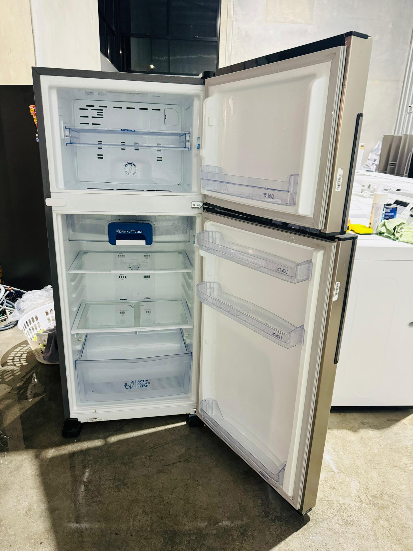 **WHIRLPOOL 410 LITRES FRIDGE FREEZER**