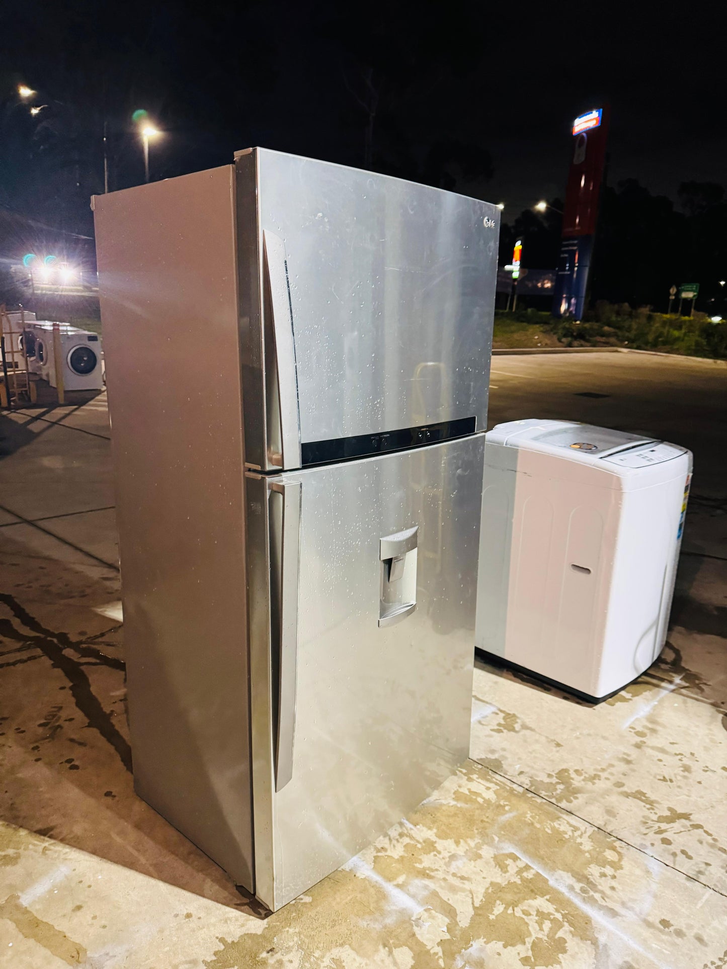 **LG 600 LITRES FRIDGE FREEZER**