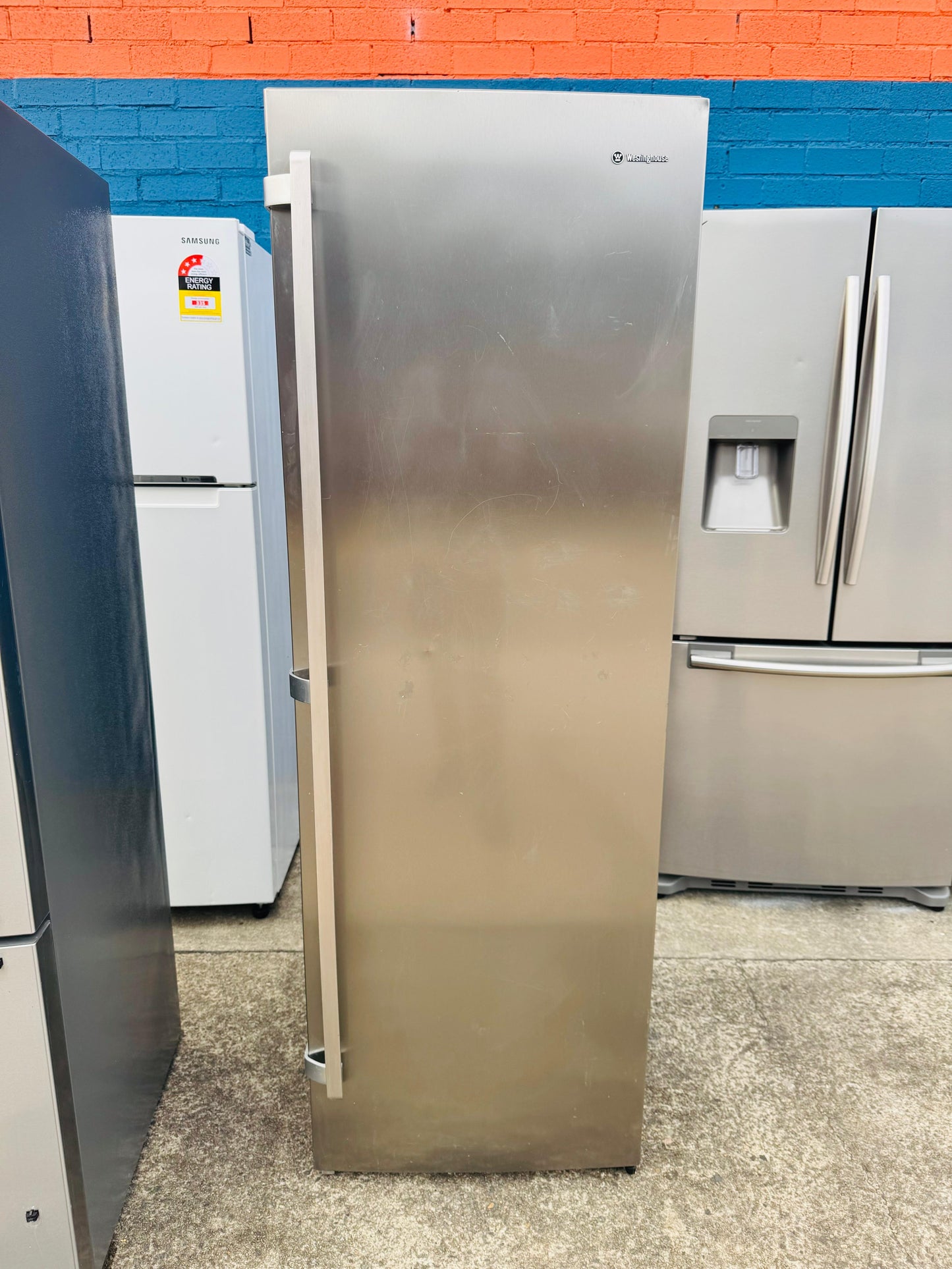 **WESTINGHOUSE 353 LITRES FRIDGE**