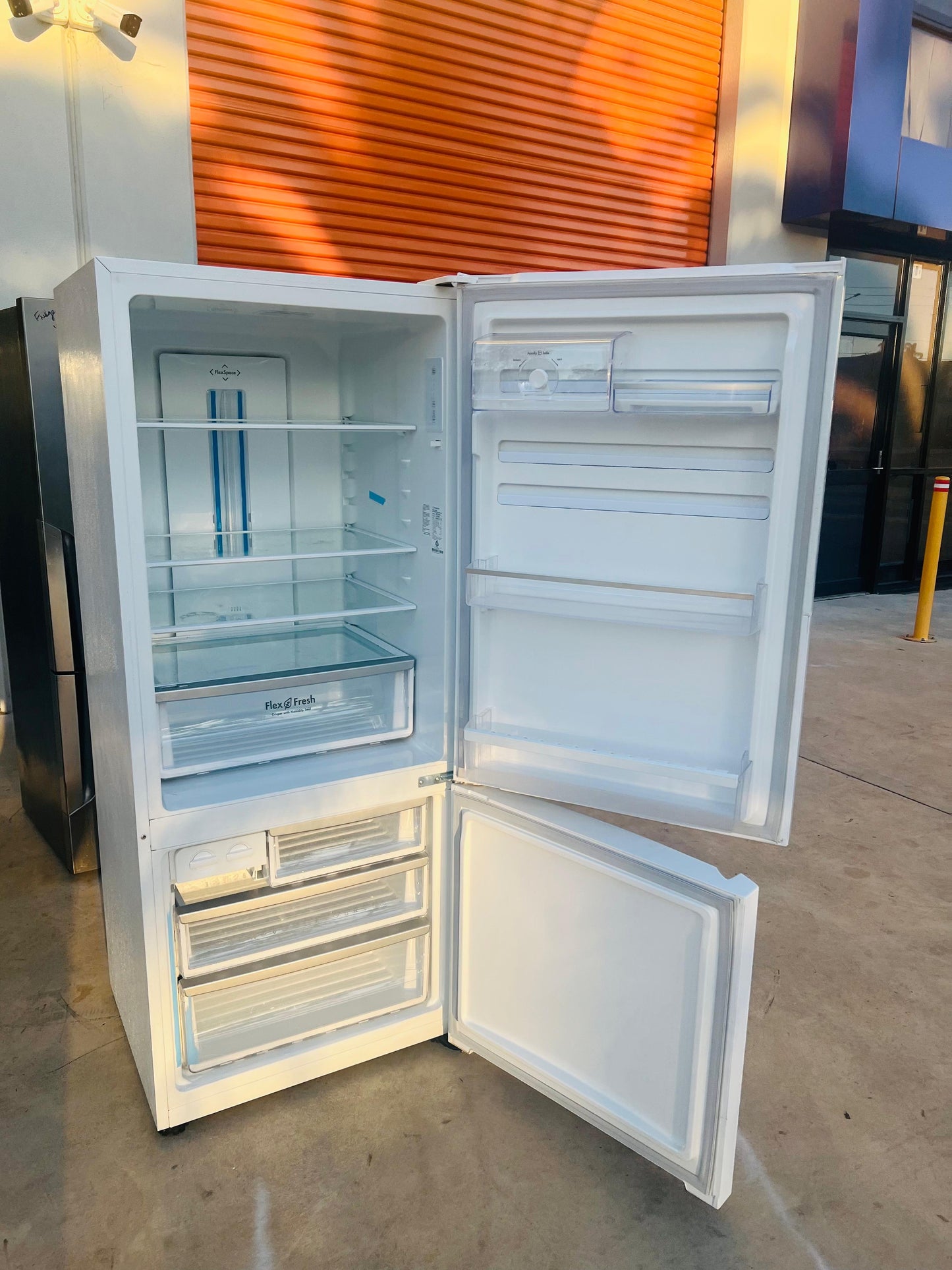 **WESTINGHOUSE 454 LITRES FRIDGE FREEZER**