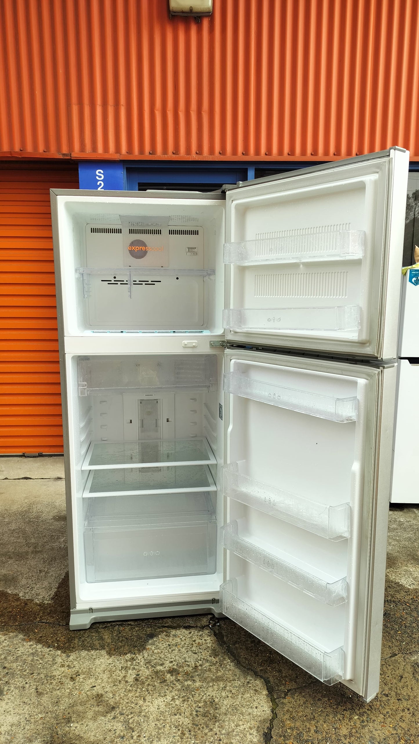 **LG 422 LITRES FRIDGE FREEZER**