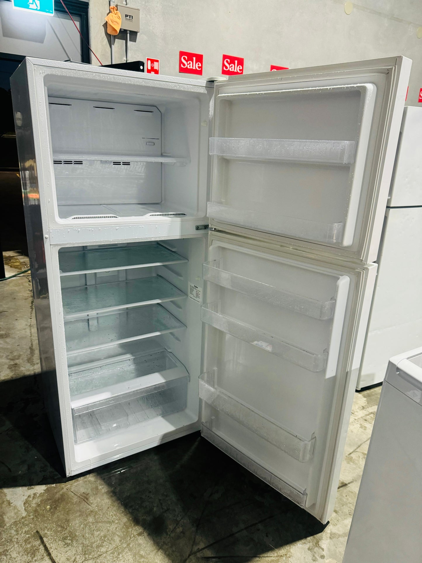 **HAIER 422 LITRES FRIDGE FREEZER**