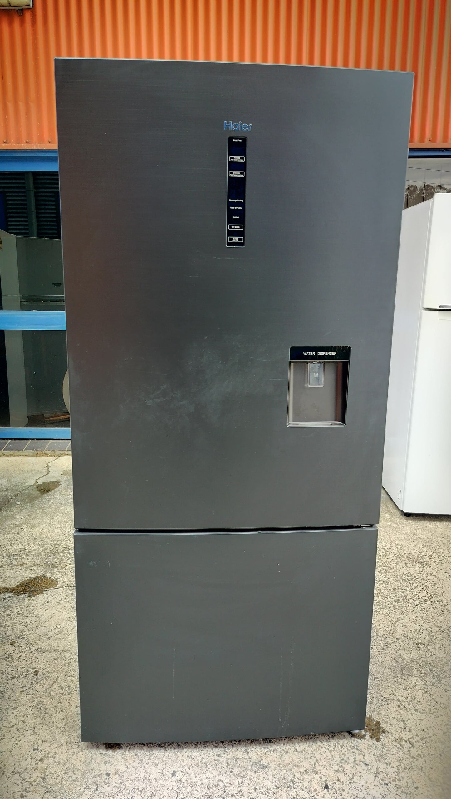 **HAIER 517 LITRES FRIDGE FREEZER & WATER DISPENSER **