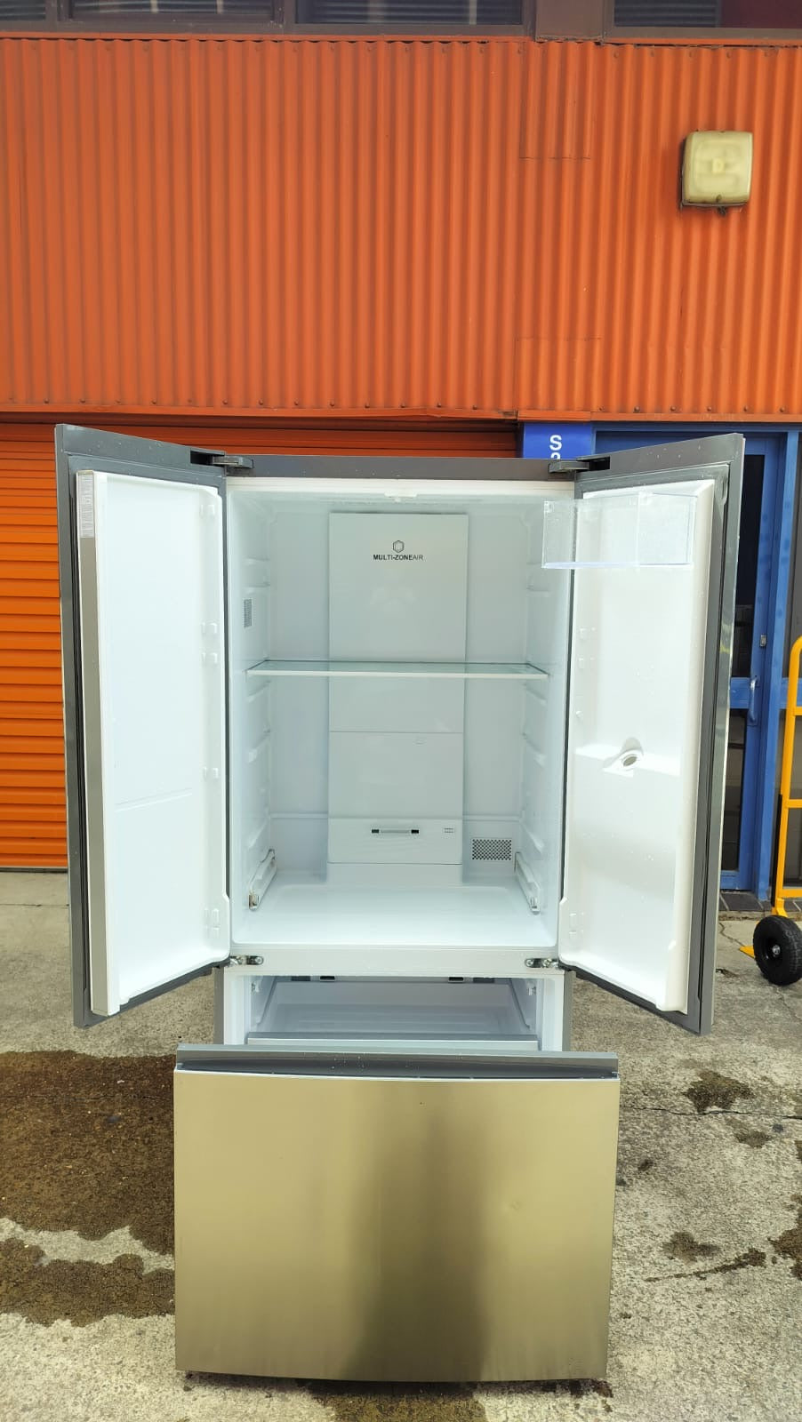 **HAIER 514 LITRES FRIDGE FREEZER & WATER DISPENSER **