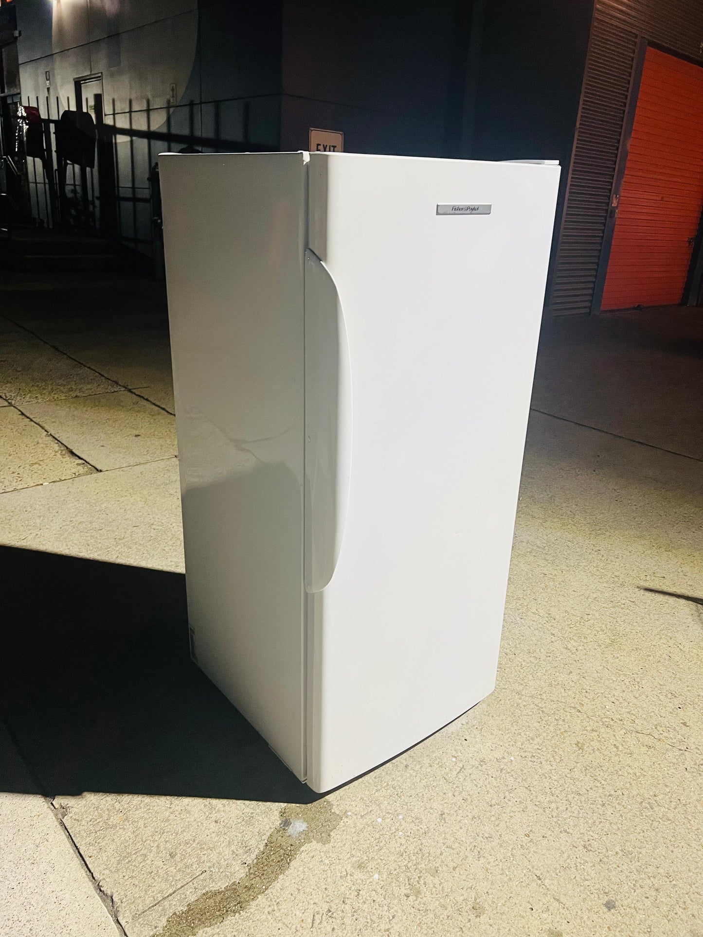 **FISHER & PAYKEL 373 LITRES FREEZER**