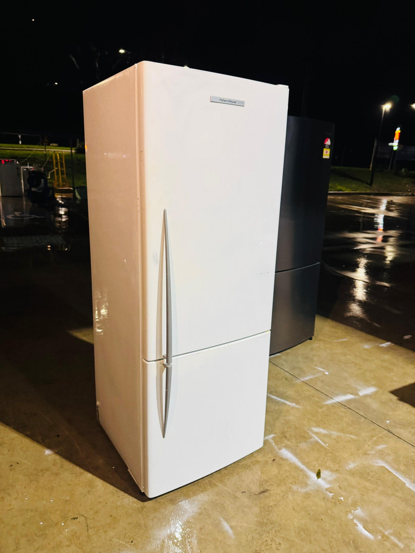 **FISHER & PAYKEL 403 LITRES FRIDGE FREEZER**