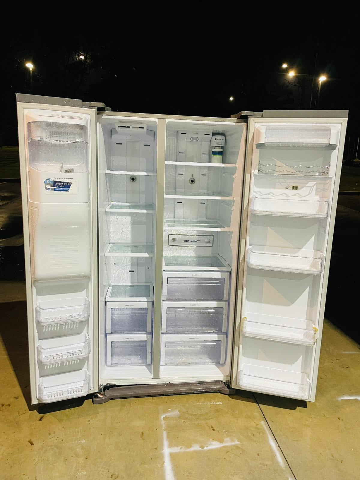 **SAMSUNG 691 LITRES SIDE BY SIDE DOOR FRIDGE FREEZER**