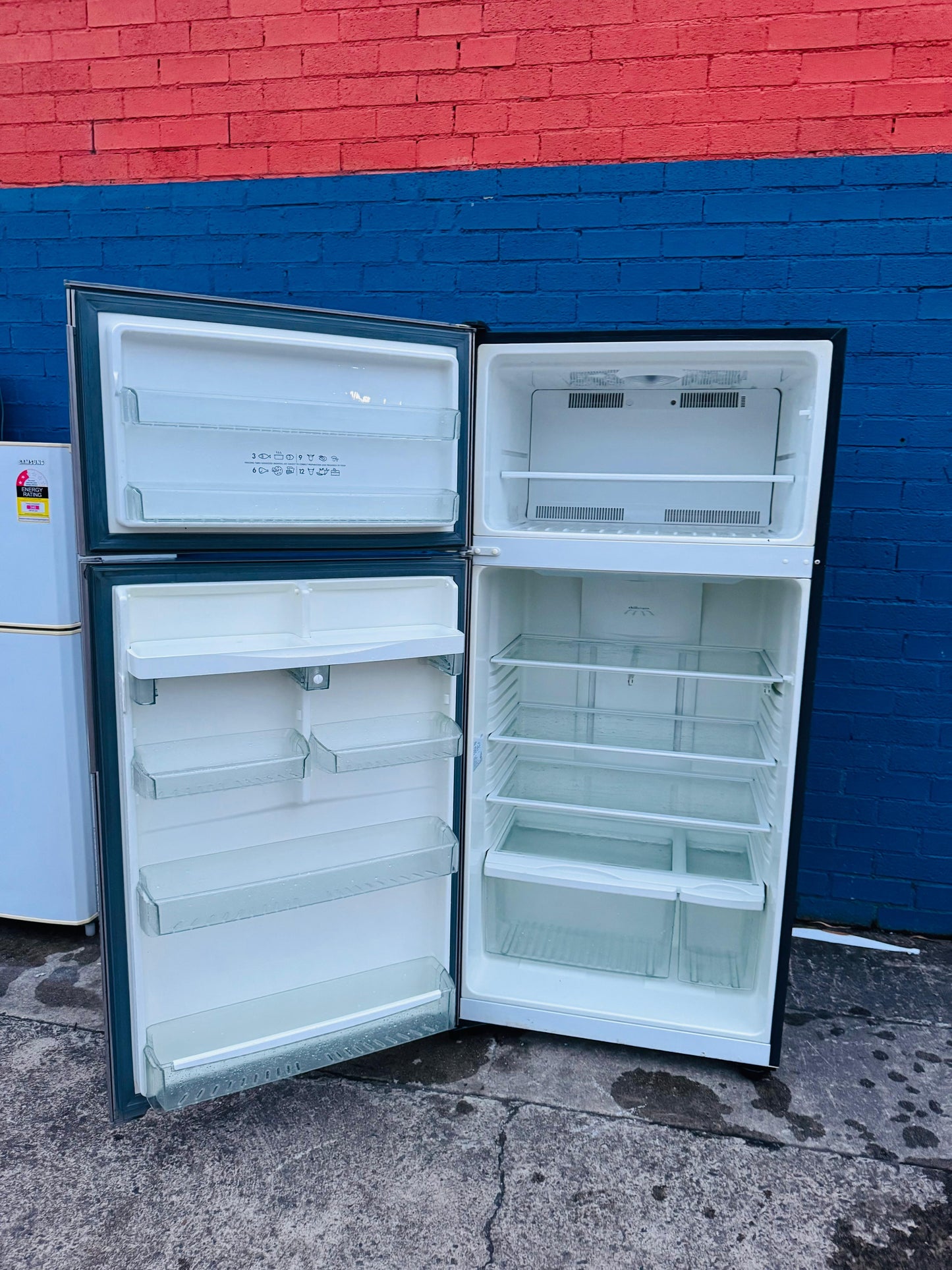 **WESTINGHOUSE 517 LITRES FRIDGE FREEZER**