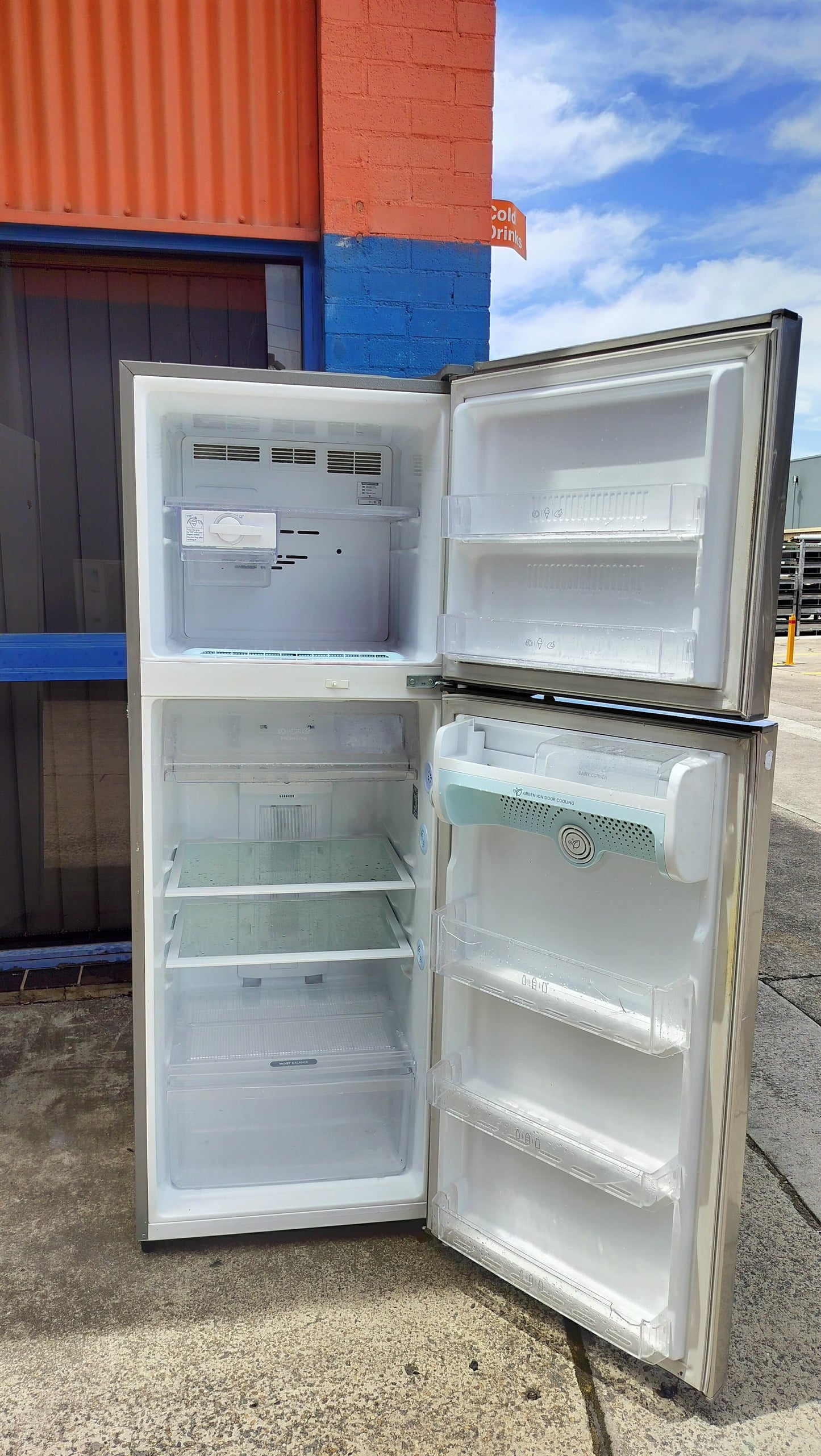 **LG 346 LITRES FRIDGE FREEZER**