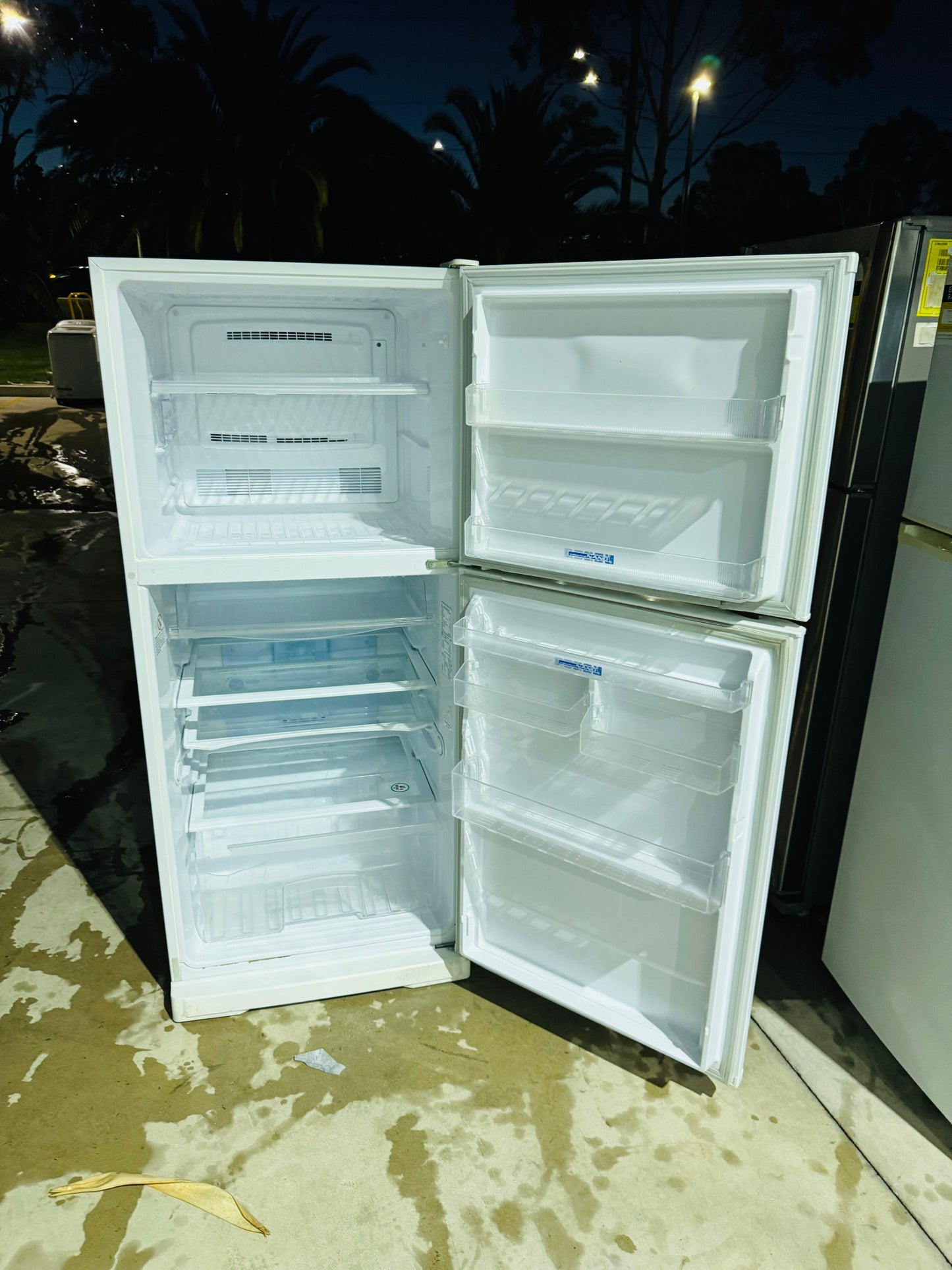 **MITSUBISHI 385 LITRES FRIDGE FREEZER**