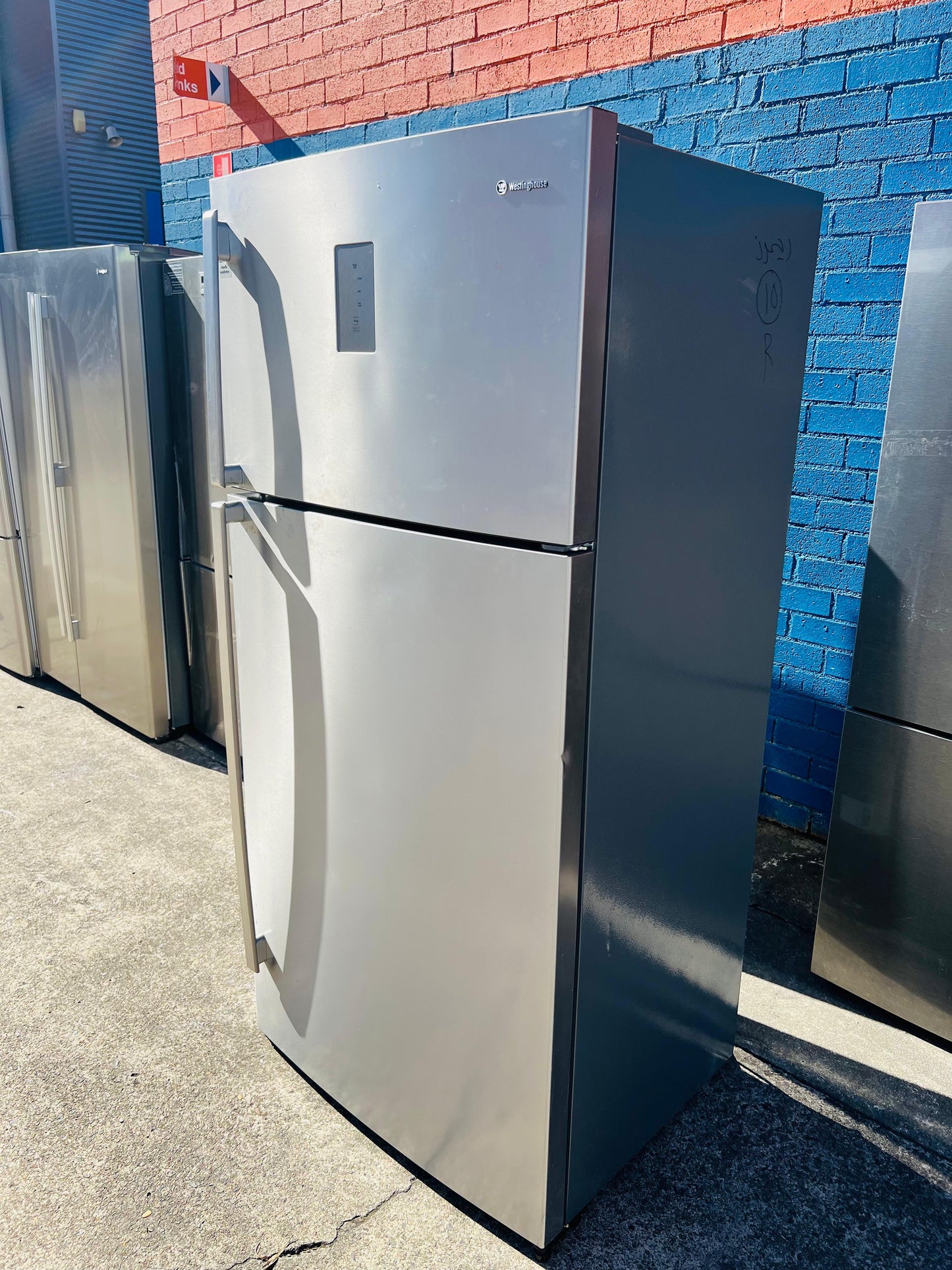 **WESTINGHOUSE 537 LITRES FRIDGE FREEZER**