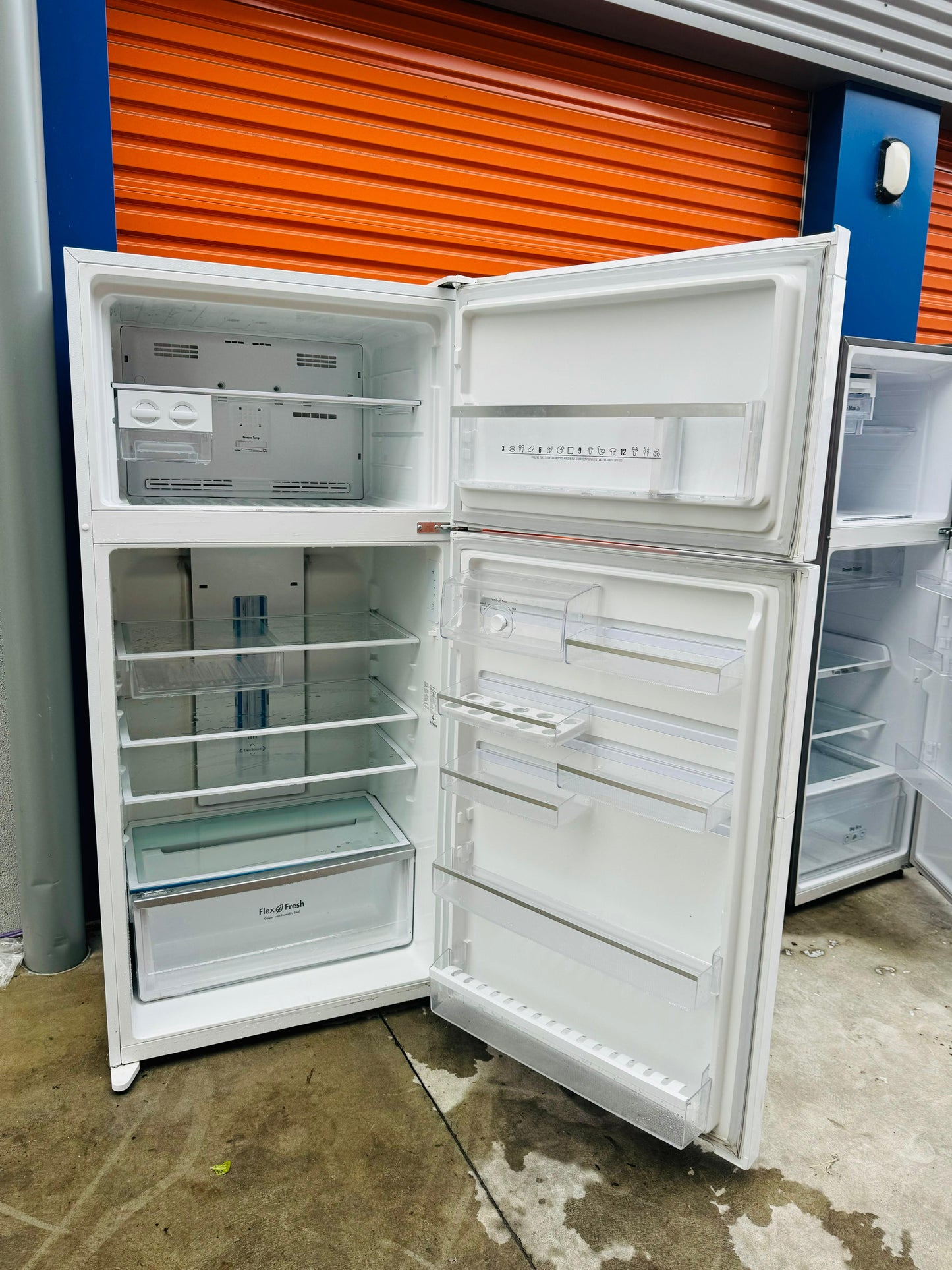 **WESTINGHOUSE 537 LITRES FRIDGE FREEZER**