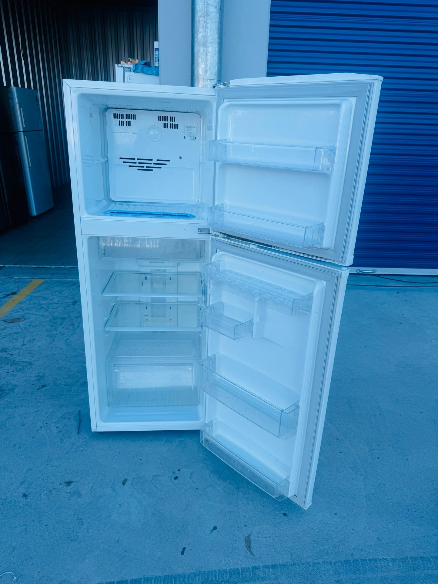 **LG 205 LITRES FRIDGE FREEZER**