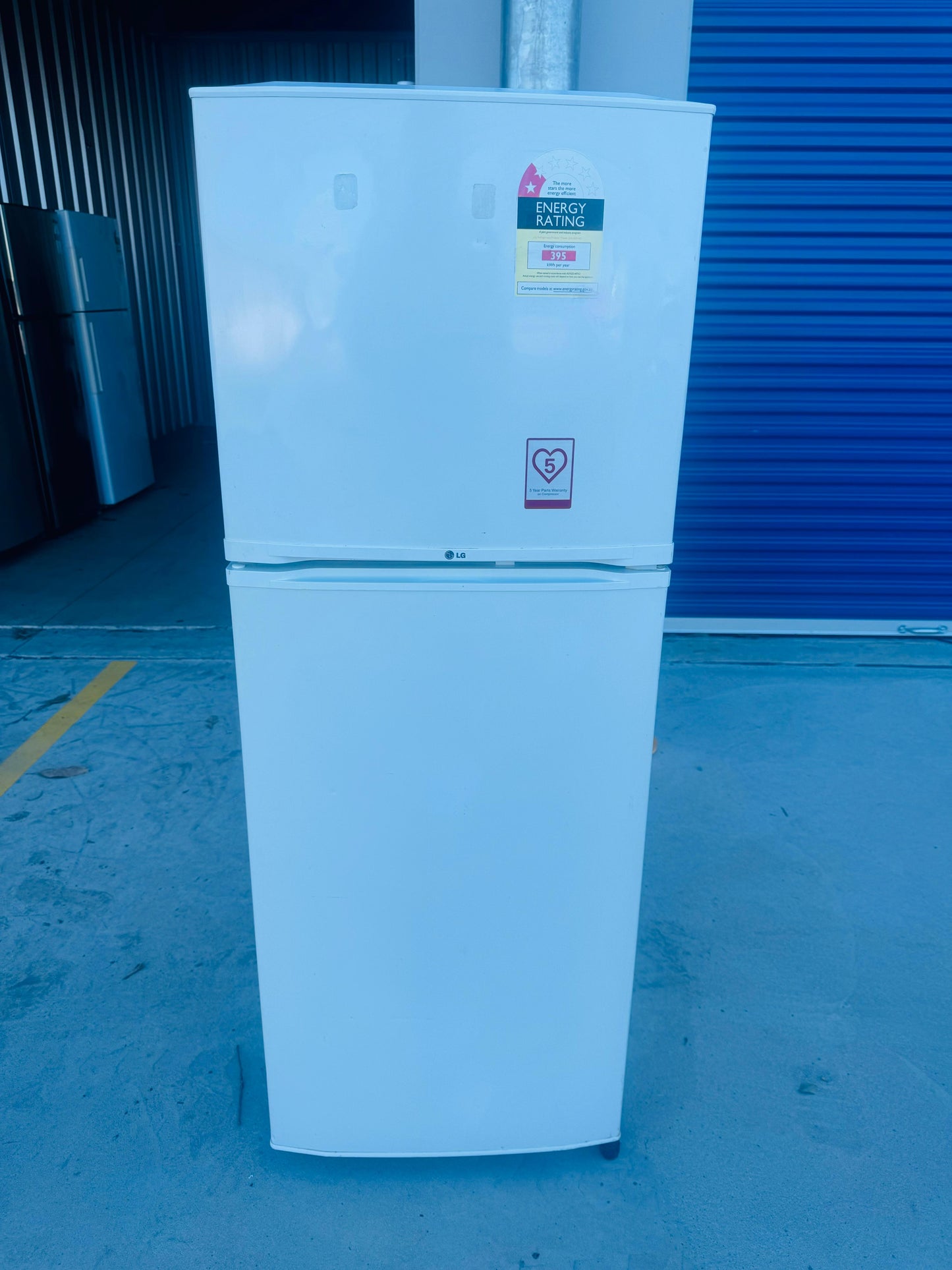 **LG 205 LITRES FRIDGE FREEZER**