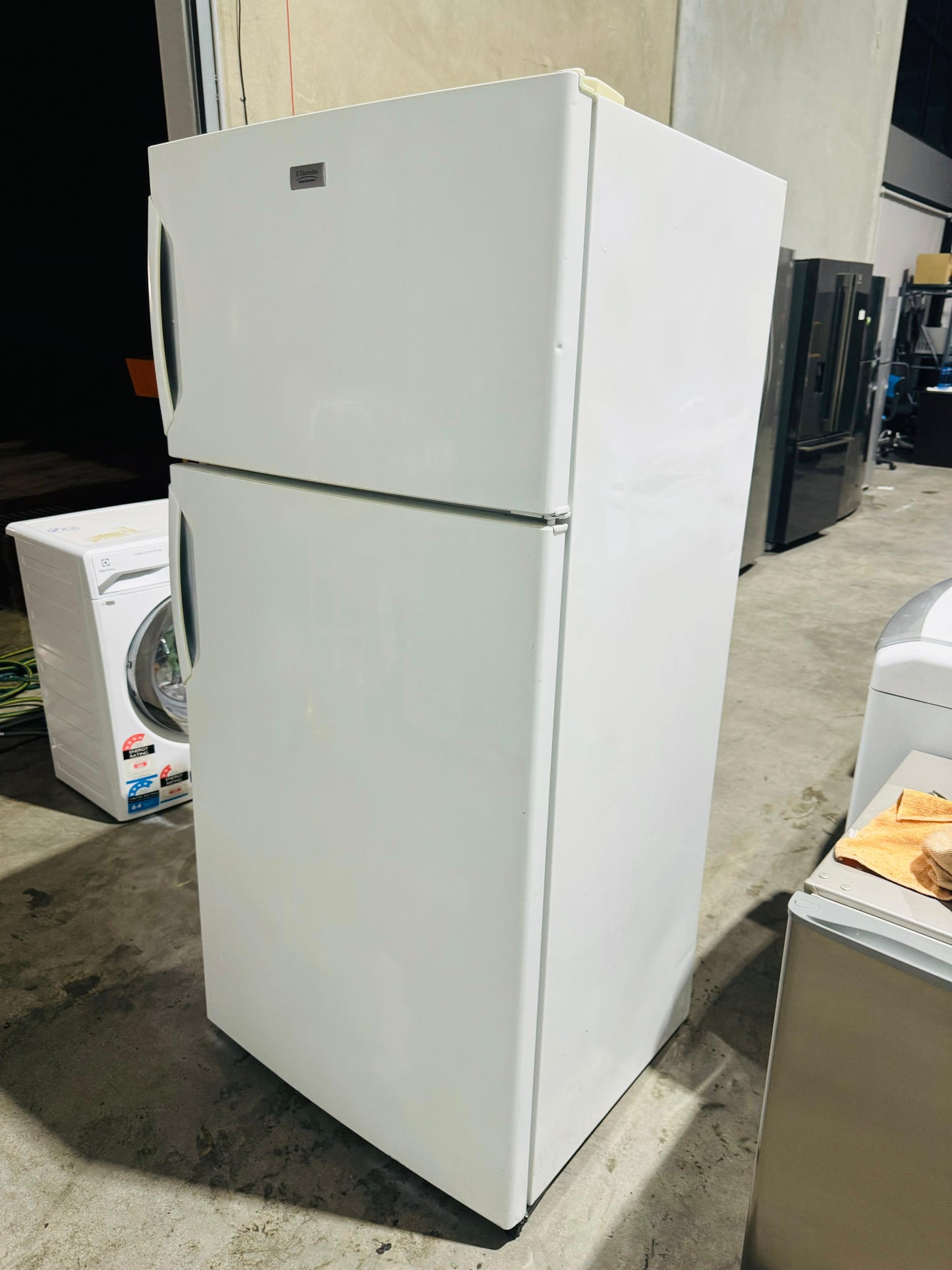 **ELECTROLUX 517 LITRES FRIDGE FREEZER**