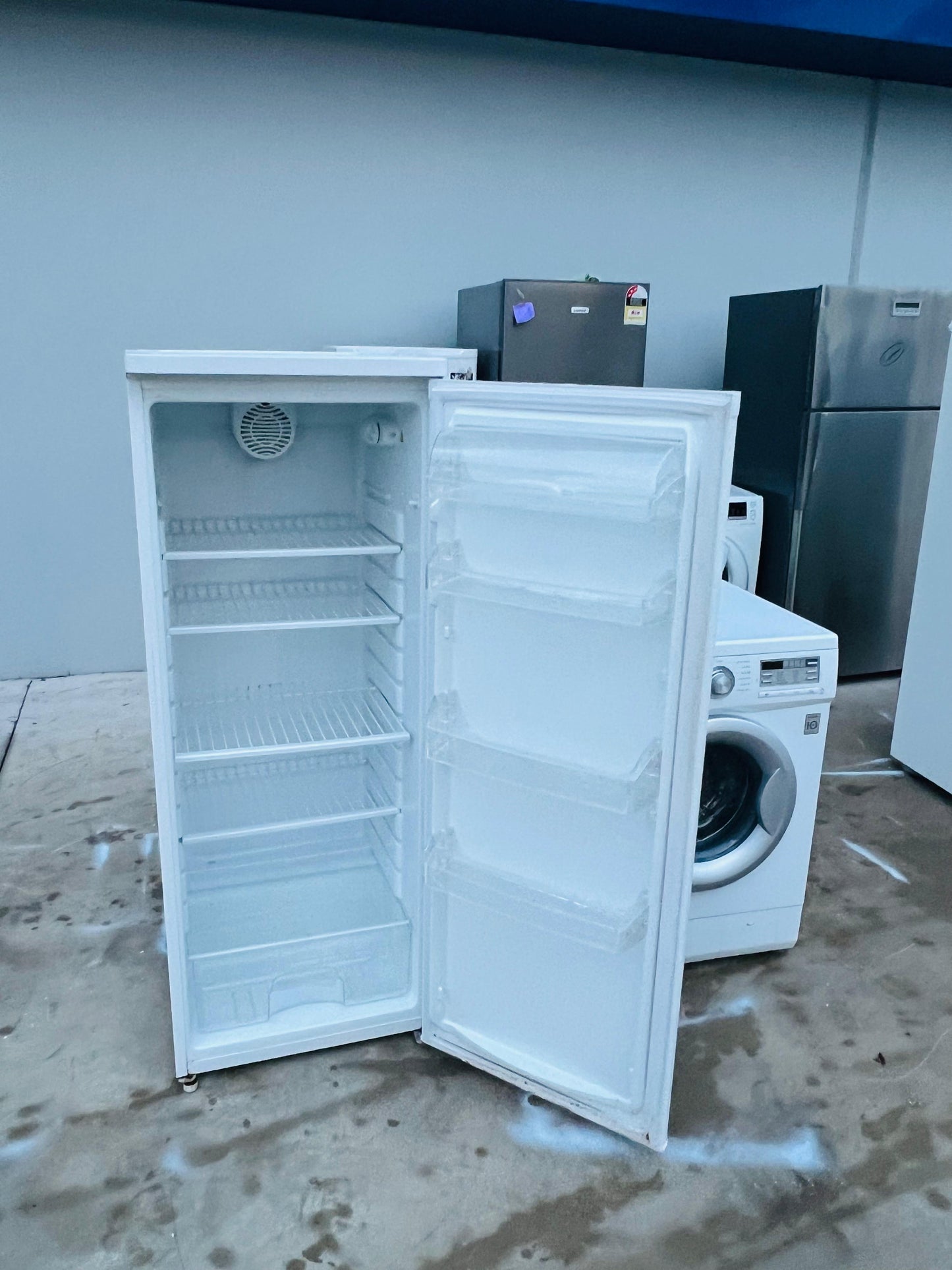 **WESTINGHOUSE 210 LITRES FRIDGE **