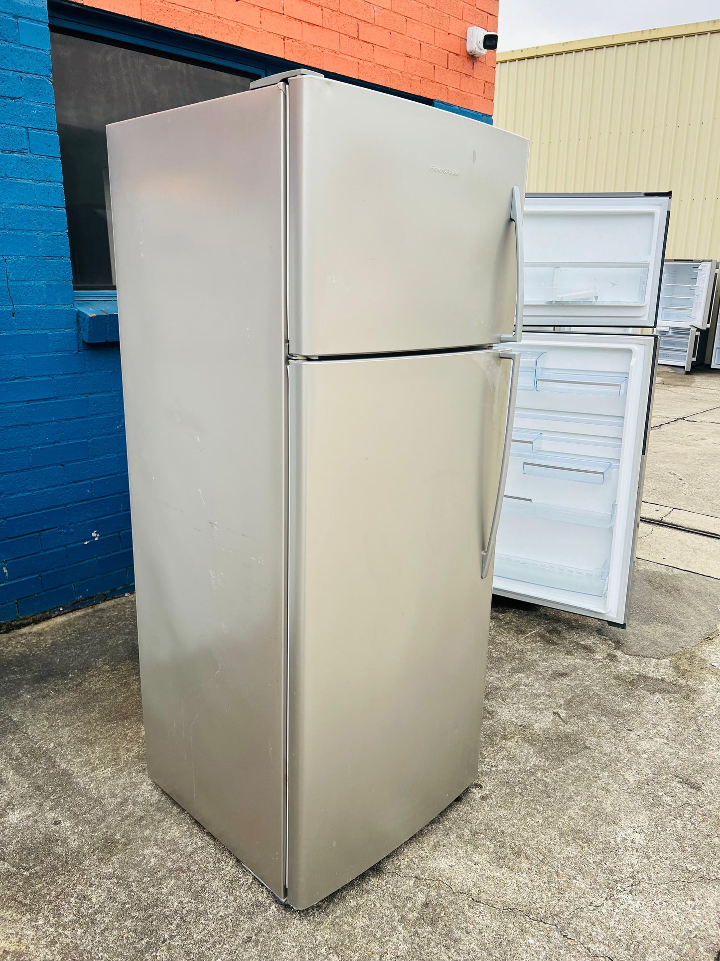 **FISHER & PAYKEL 447 LITRES FRIDGE FREEZER**