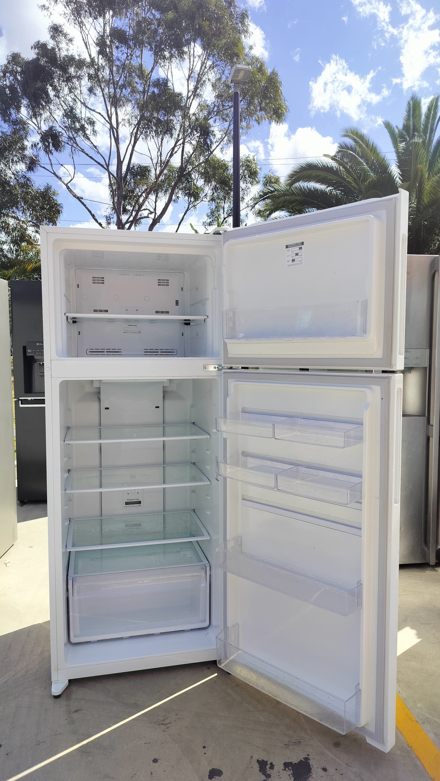 **KELVINATOR 460 LITRES FRIDGE FREEZER **